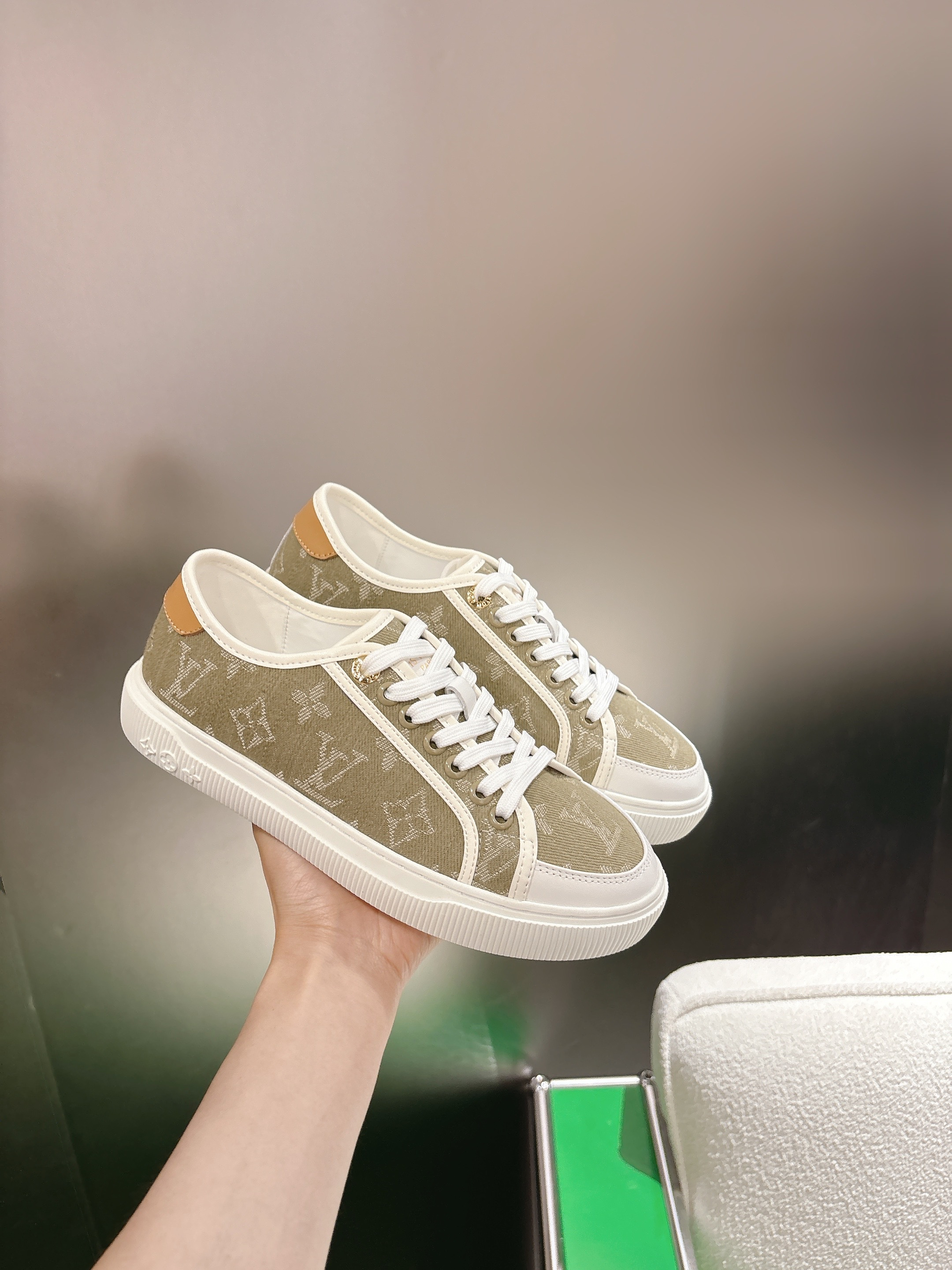 LV Women's Lagoon Sneaker