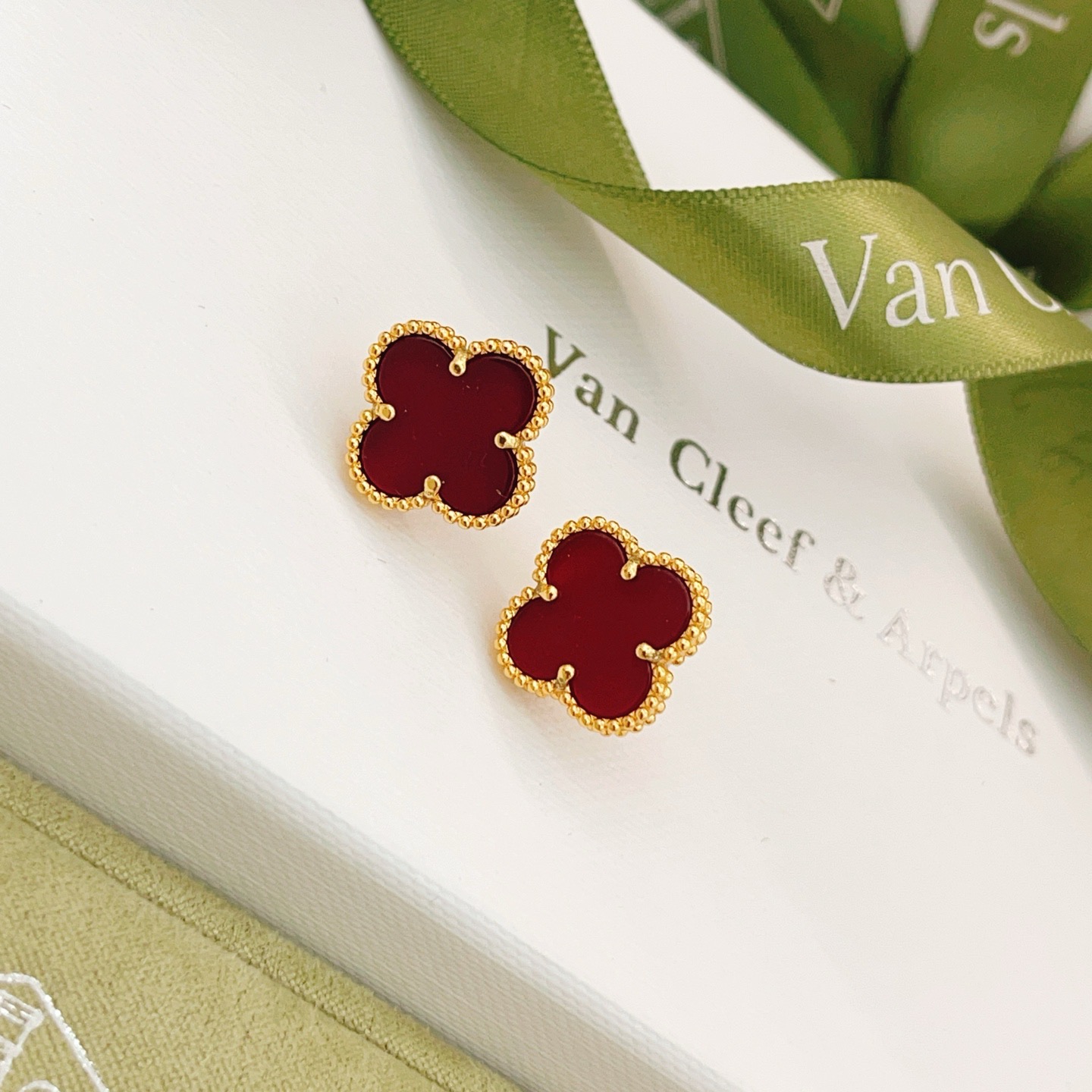 Van Cleef Fashion Medium Earrings 1.5cm