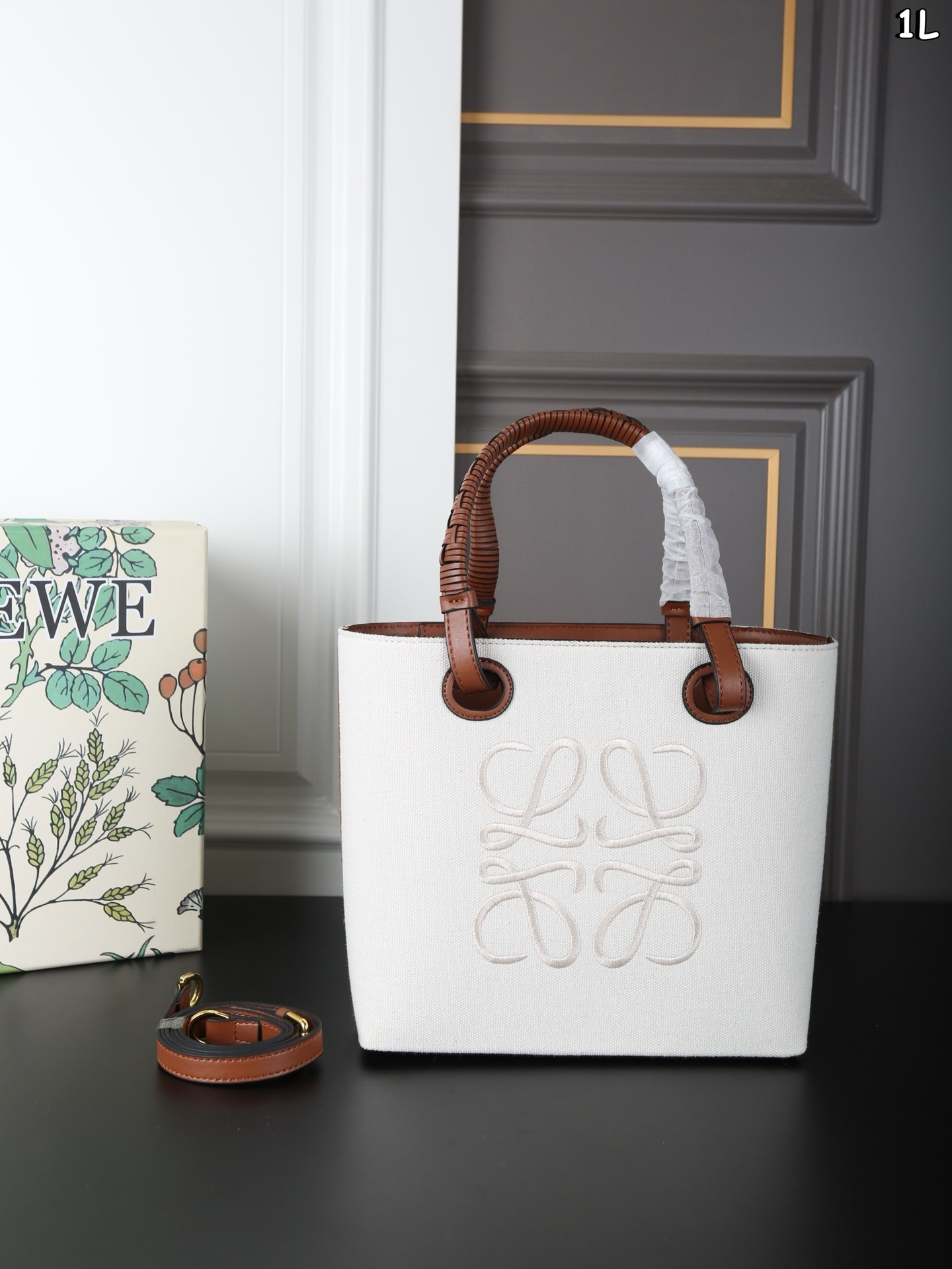 Loewe Anagram White Small& Medium Canvas Jacquard Embroidered Hand-braided Handle Tote Bag - KAIROO