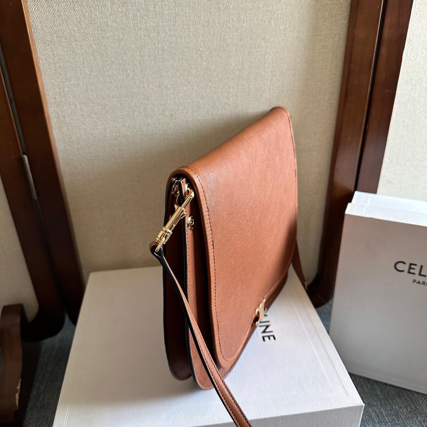 CELINE Soft Triomphe Besace Saddle Messenger Bag