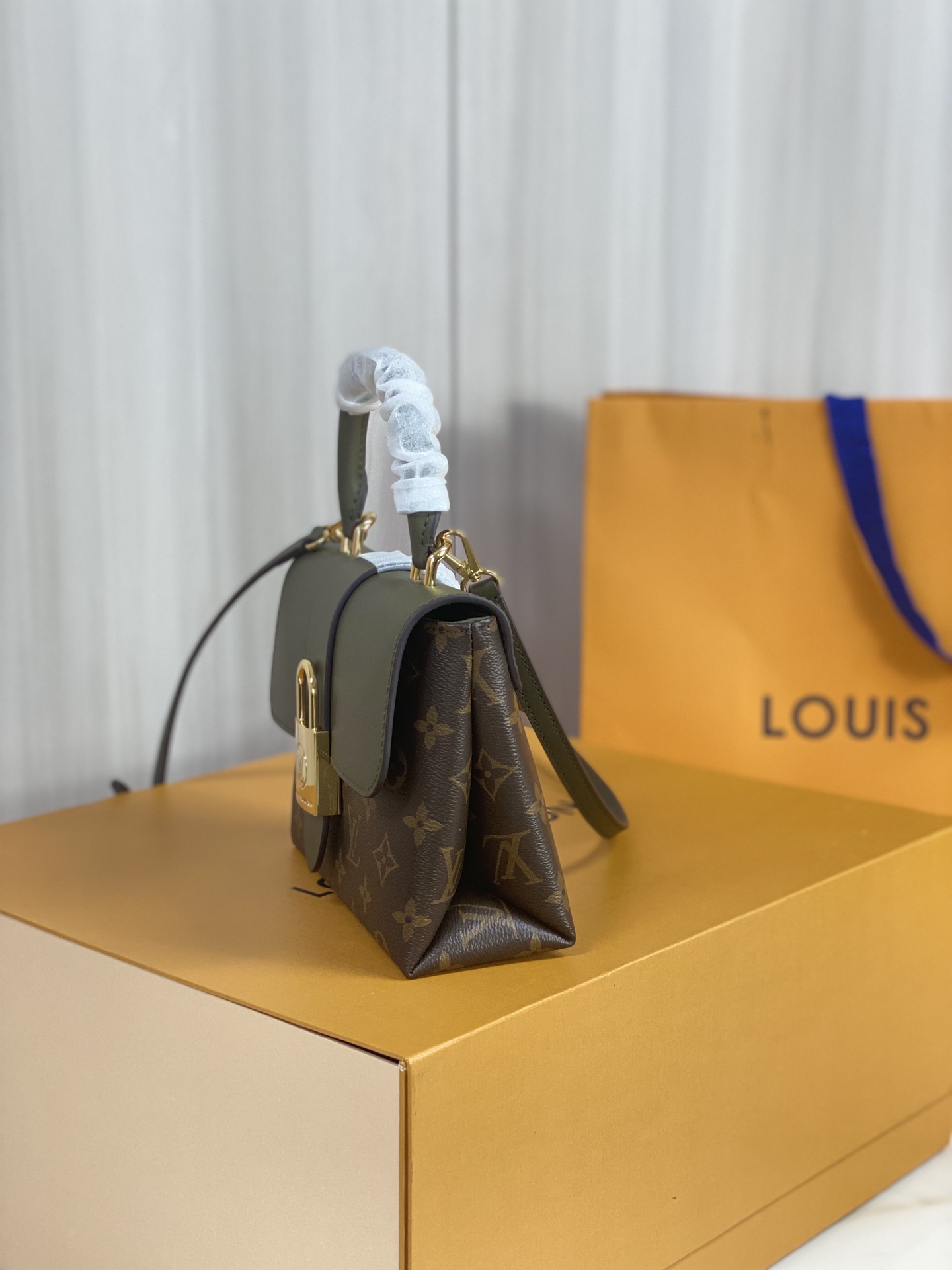Louis Vuitton LV Locky BB M44797