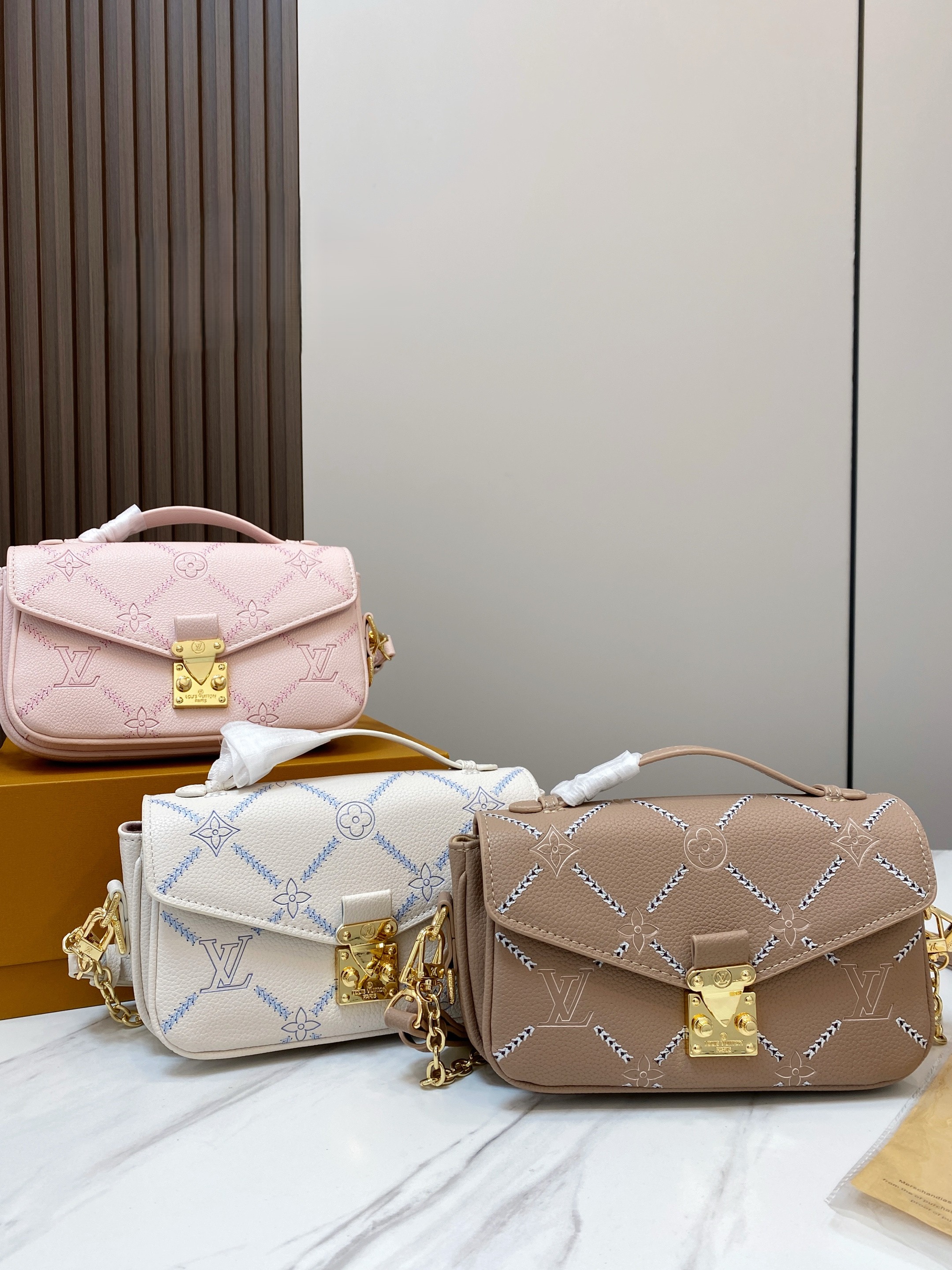 Louis Vuitton Monogram mpreinte Couture Metis Diamond Quilted Leather Pochette Shoulder Bag - KAIROO