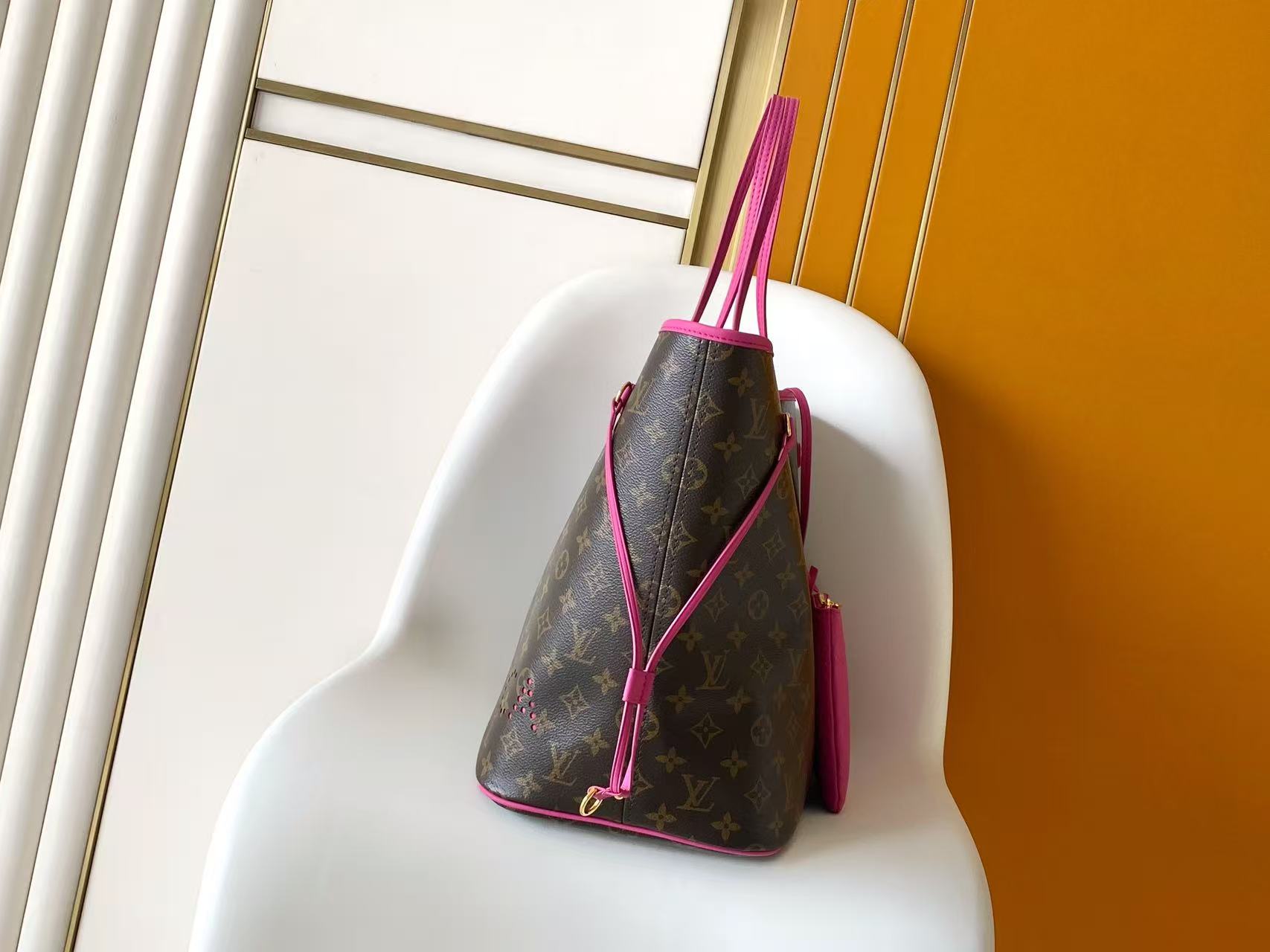 Louis Vuitton new Neverfull classic handbag