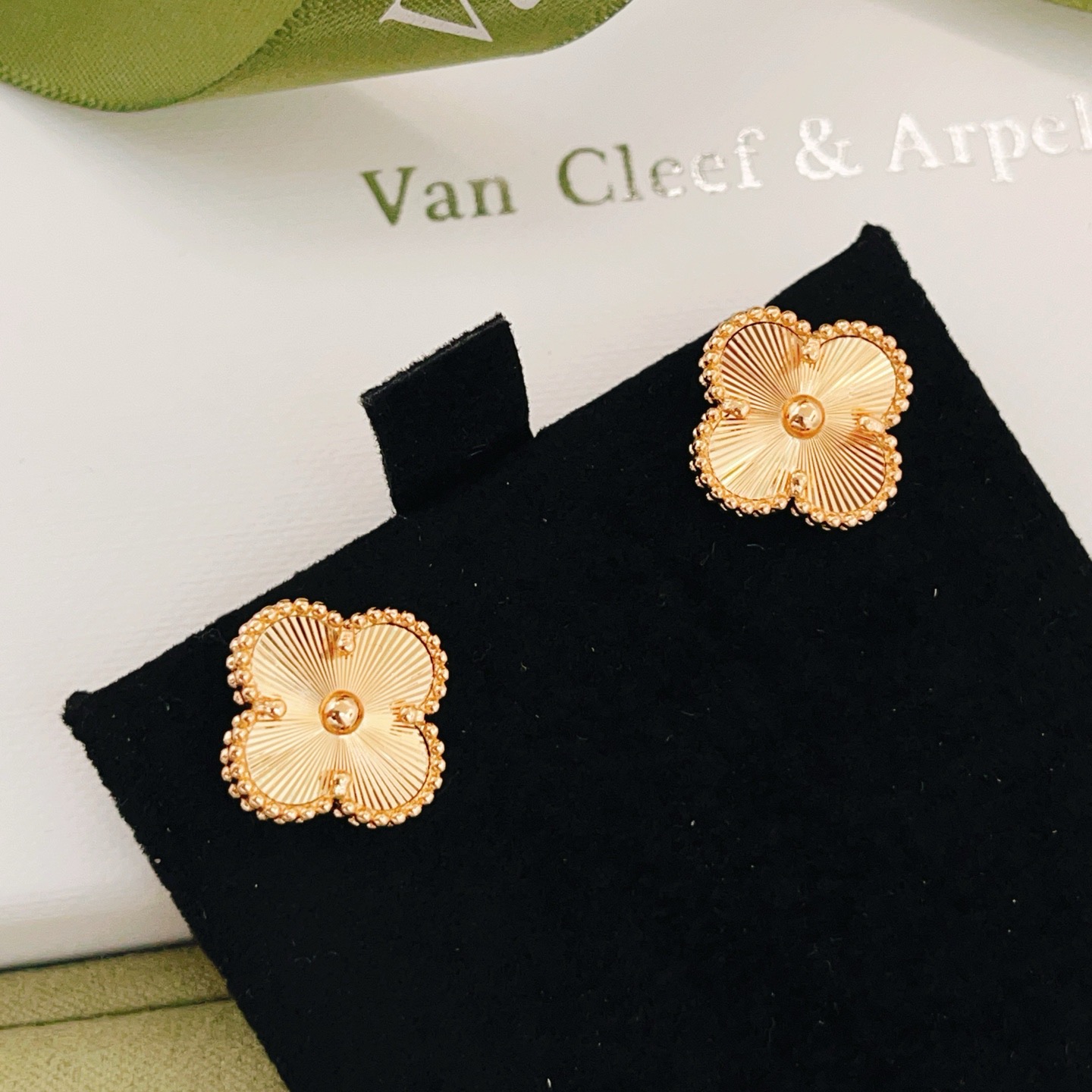 Van Cleef Fashion Medium Earrings 1.5cm
