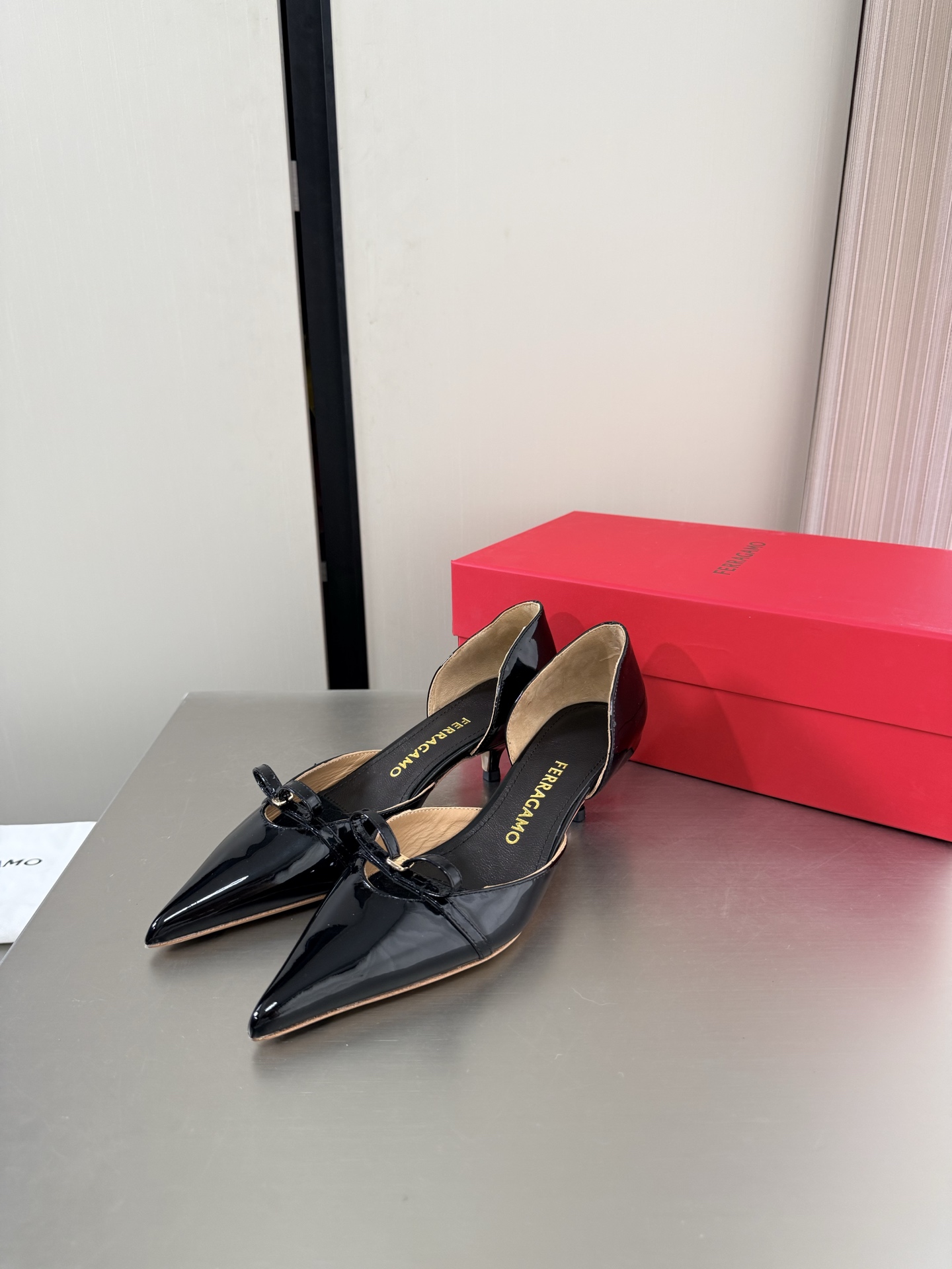 Ferragamo Shiny Leather  Pump