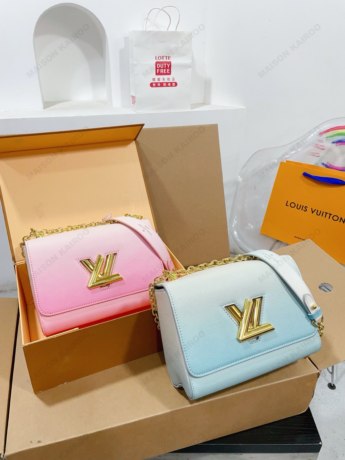 Louis Vuitton LV Twist Lock MM Pastel Gradient Epi Leather Gold Logo Chain Flap Shoulder Bag - KAIROO