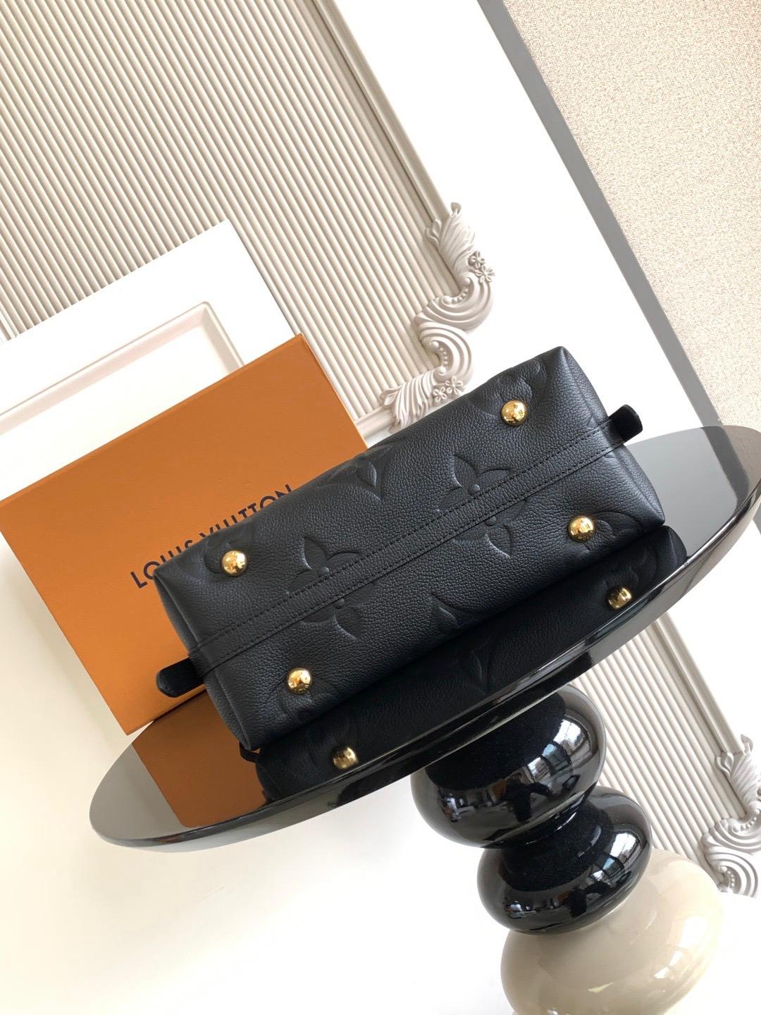 Louis Vuitton LV M46289 CarryAIl MM