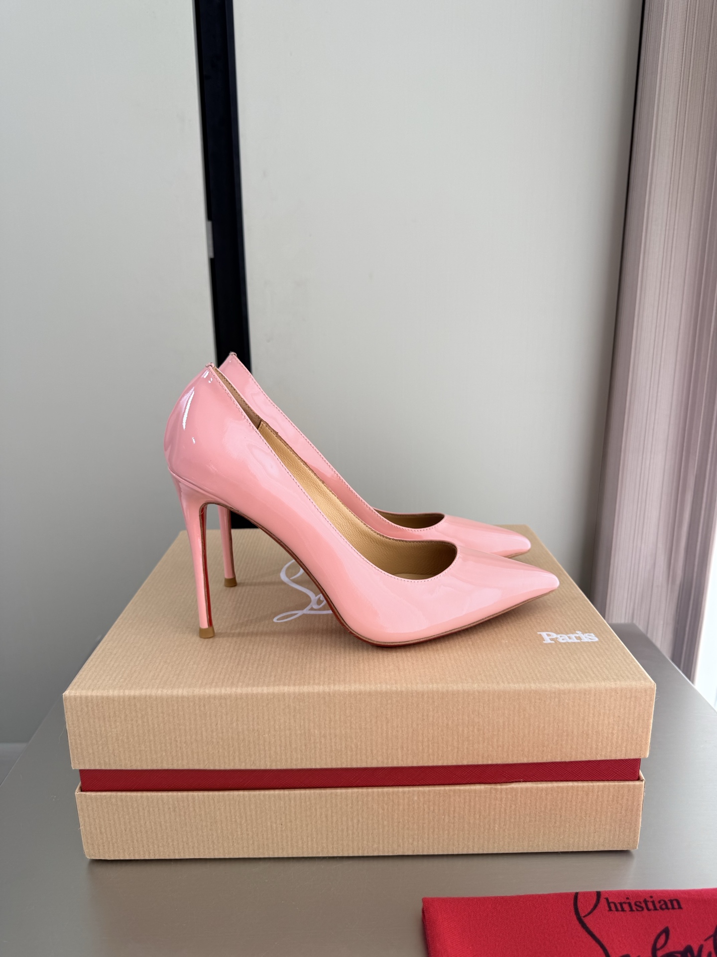 Christian Louboutin shiny leather Pump