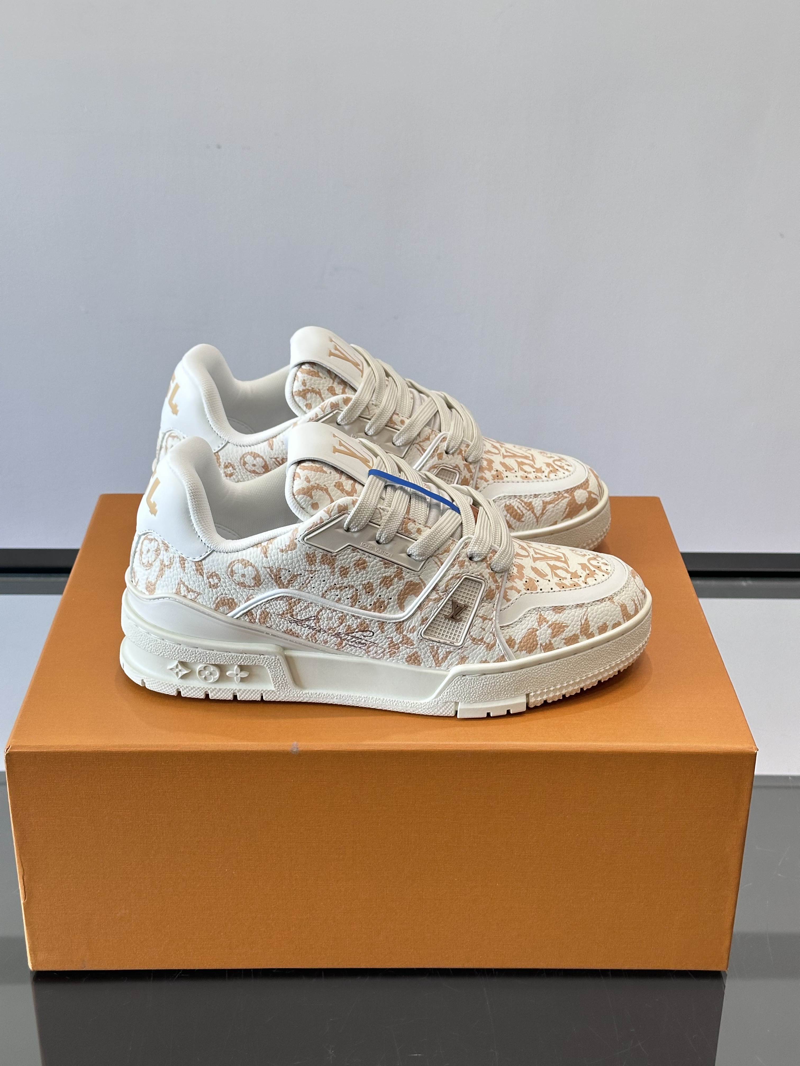 Women's LV Trainer Sport Shoes