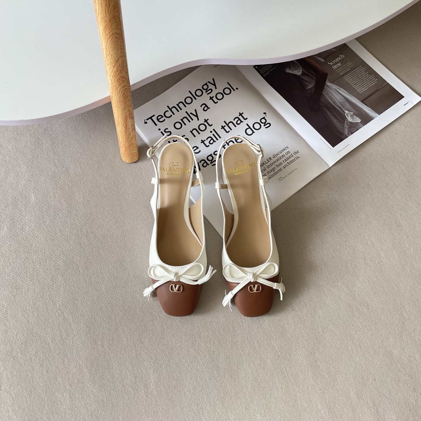 Valentino Garavani Gold VLogo Two-tone Leather Bow Detail Slingback Block Heel Sandals - KAIROO