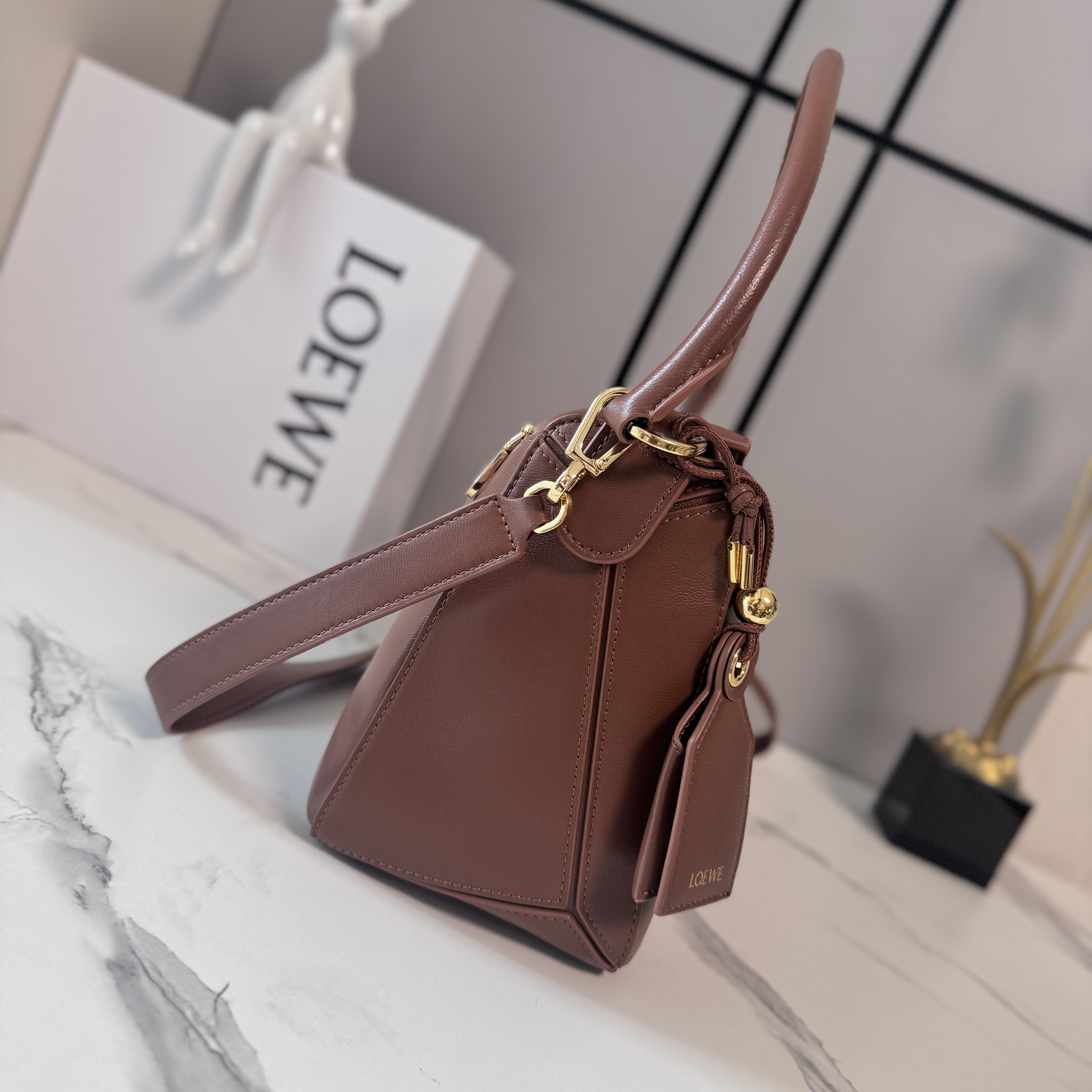 Loewe Medium Featherlight Puzzle bag in nappa lambskin-Walnut