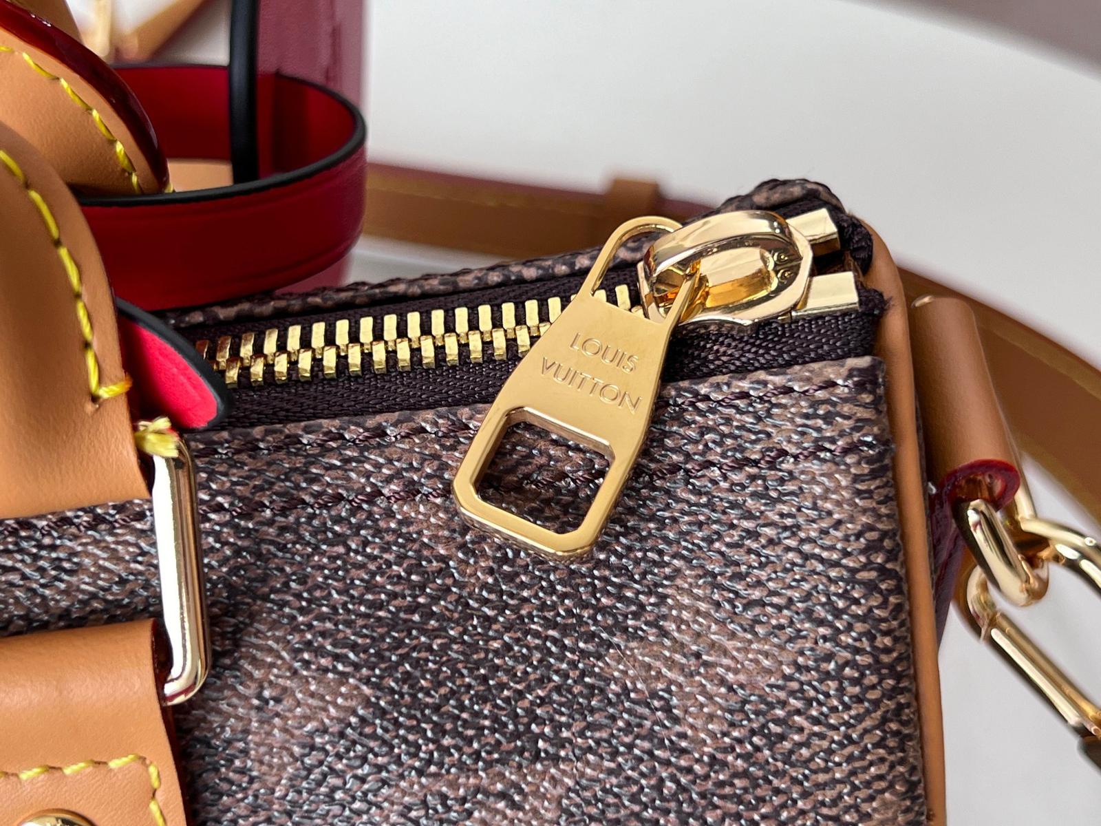 Louis Vuitton LV Keepall Bandoulière 25