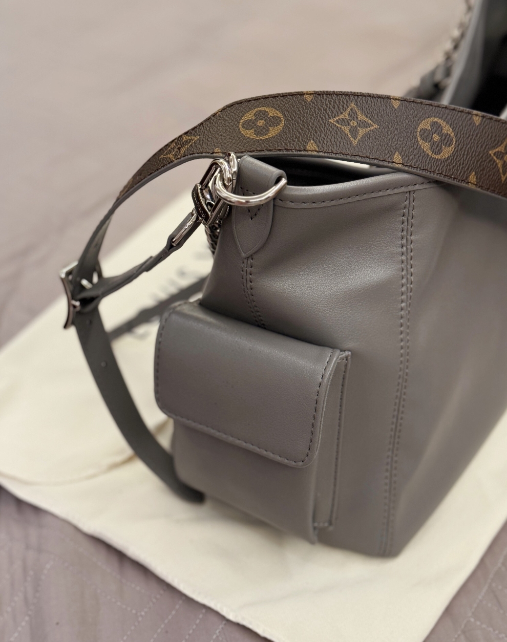 Louis Vuitton LV new version of the carryall Grey Samurai