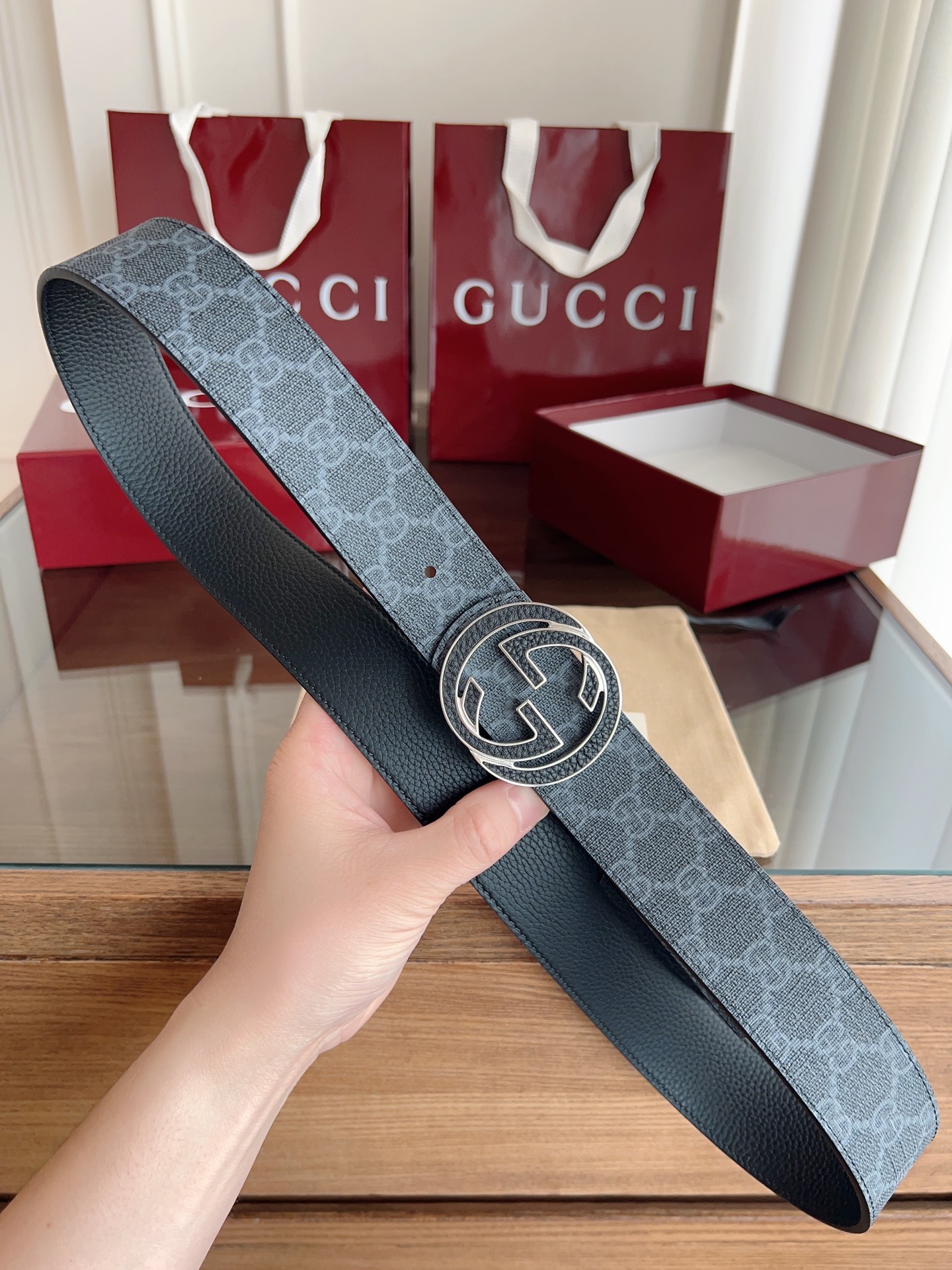 Gucci Reversible belt with Interlocking G buckle