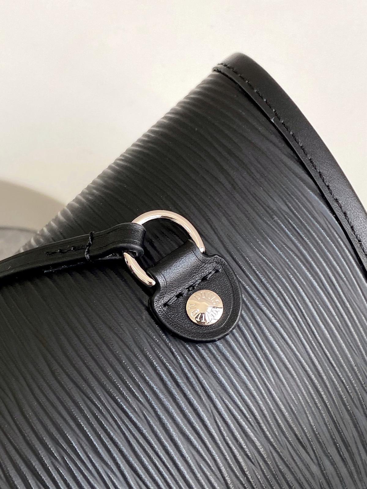 Louis Vuitton Neverfull MM bag