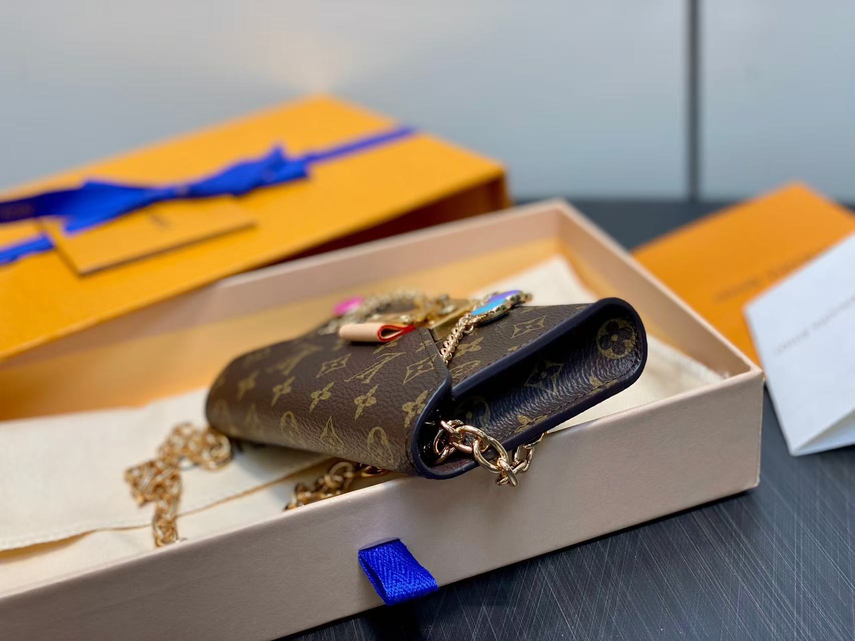 Louis Vuitton LV Pouch Metis chain waist bag