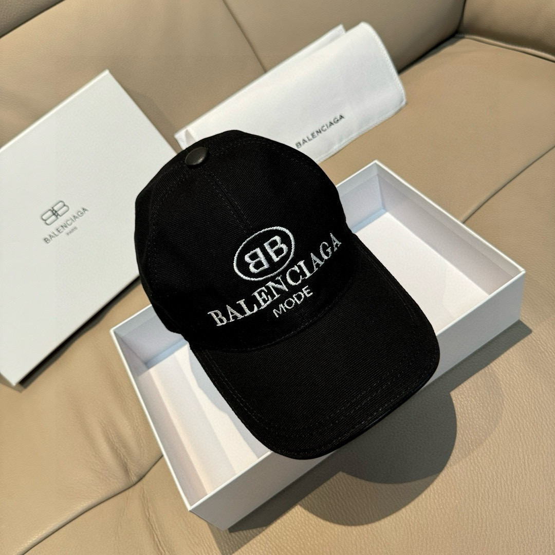 Balenciaga Classic Baseball Cap