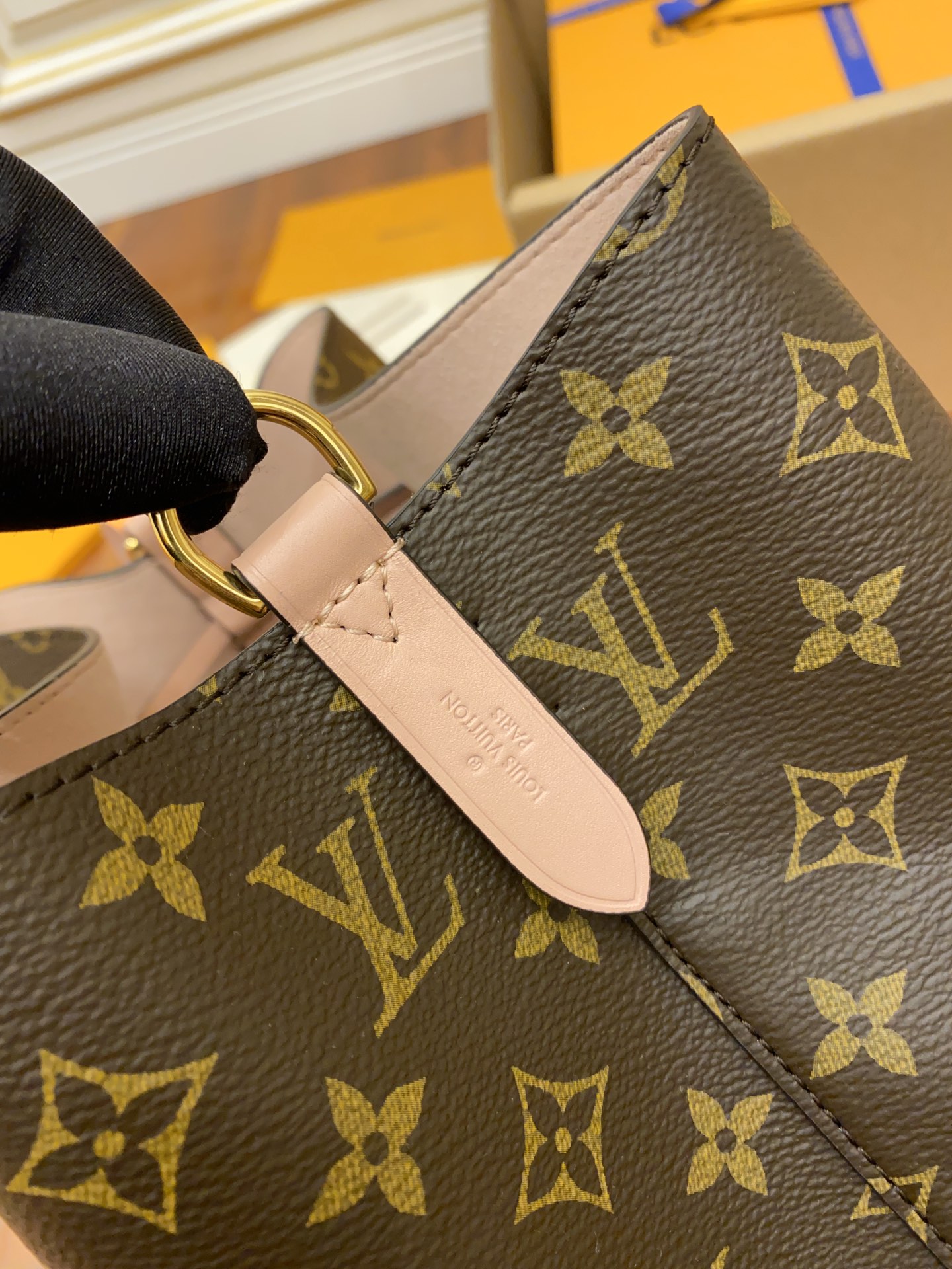 Louis Vuitton LV NeoNoe MM M44022