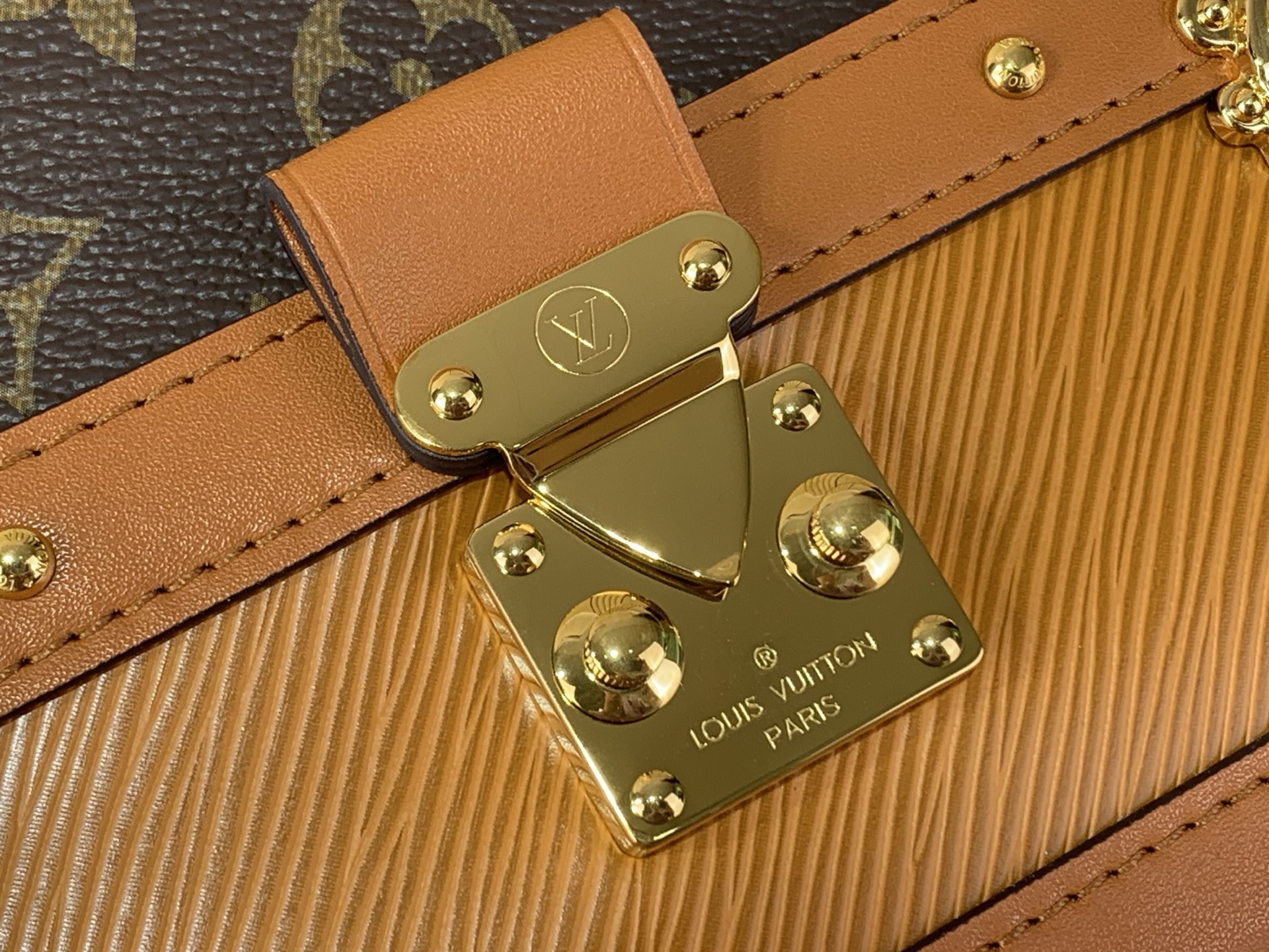Louis Vuitton SPEEDY BANDOULIÈRE 30 Handbag