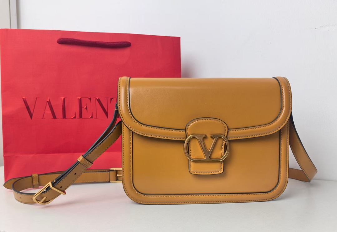 Valentino Garavani 9T05 Shoulder Bag in Smooth Calfskin-Tan