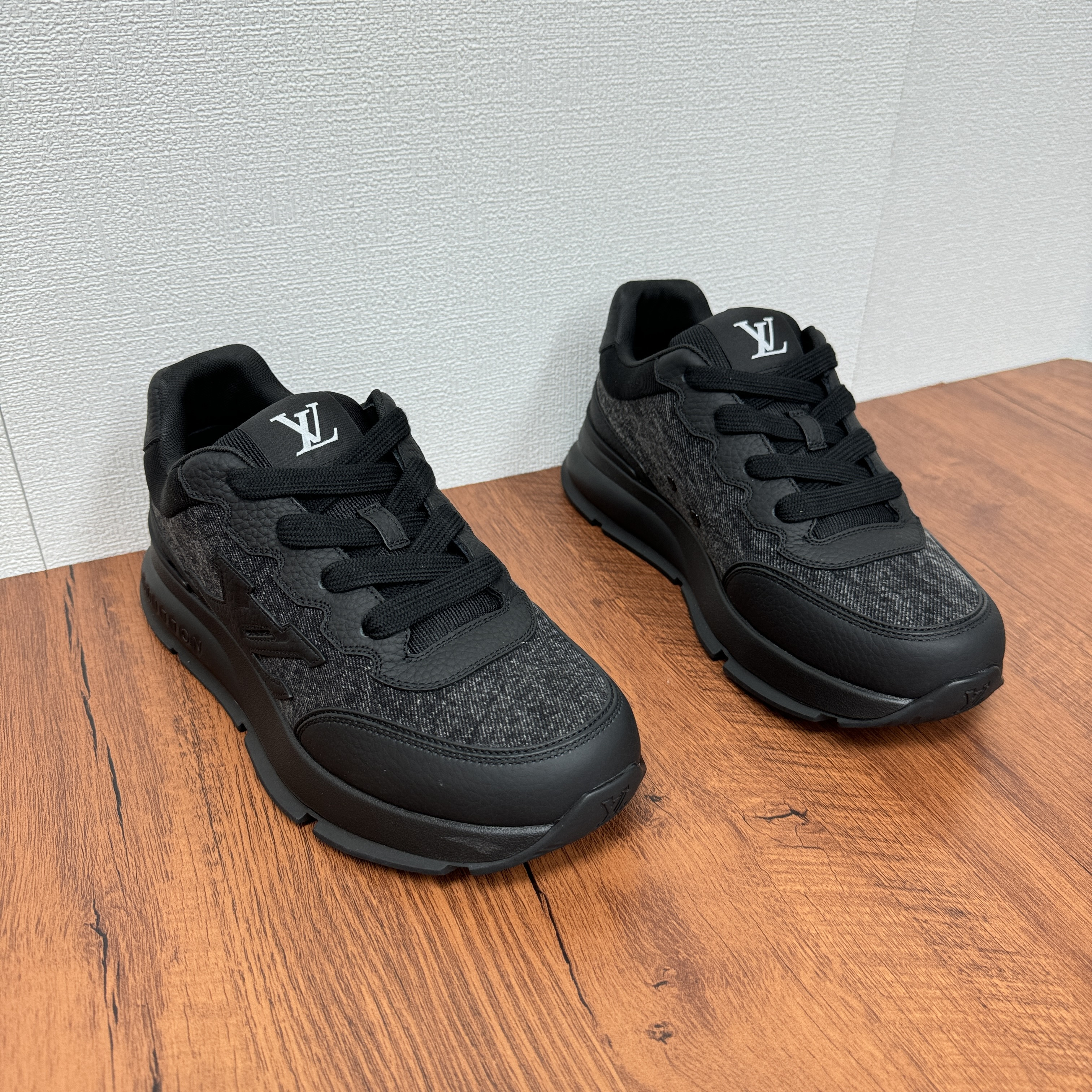 Louis Vuitton Men's LV Classic Sneaker