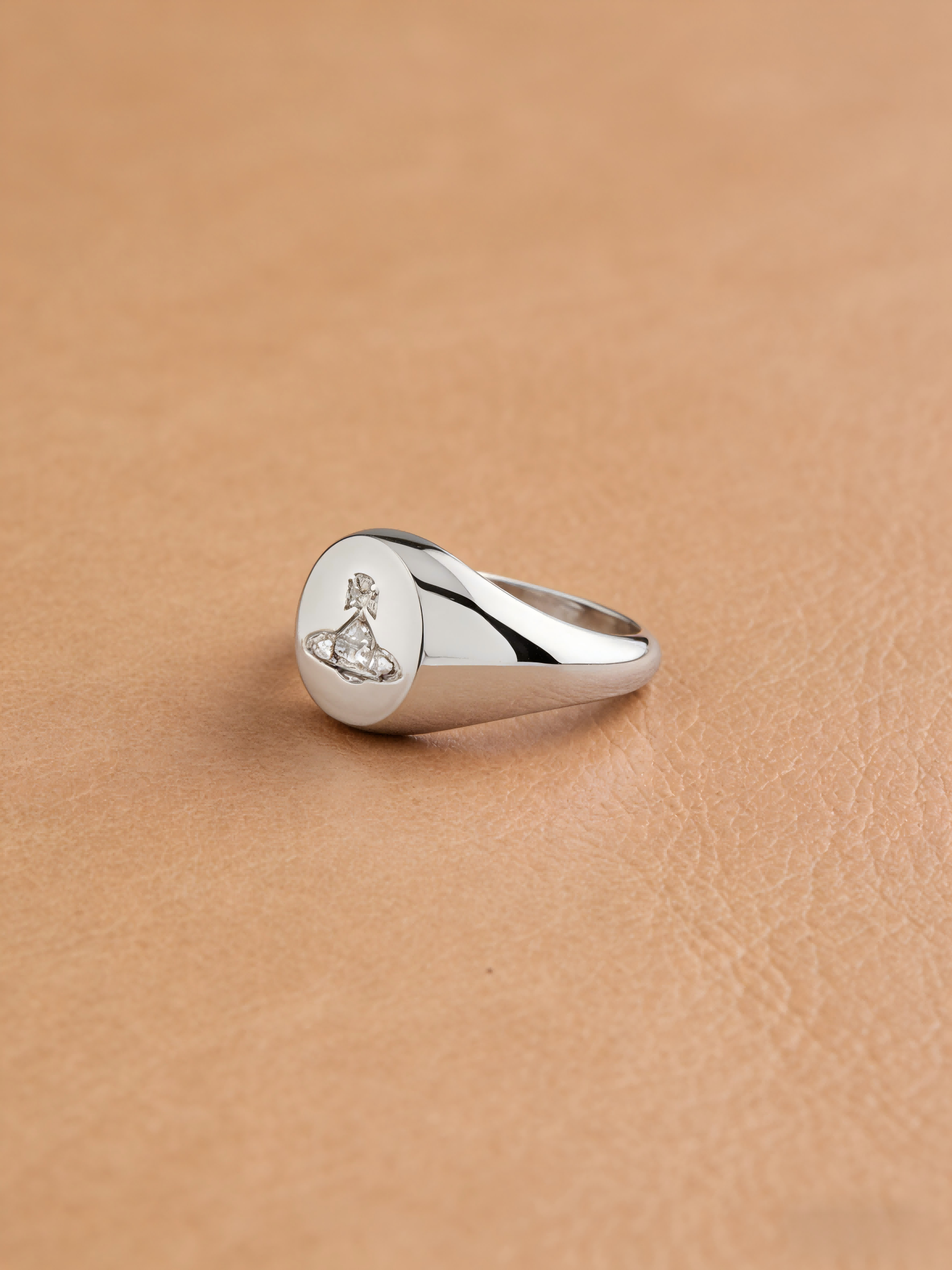 Minimalist Silver Saturn Signet Ring for Men & Women – Hypoallergenic Stainless Steel Jewelry Gift