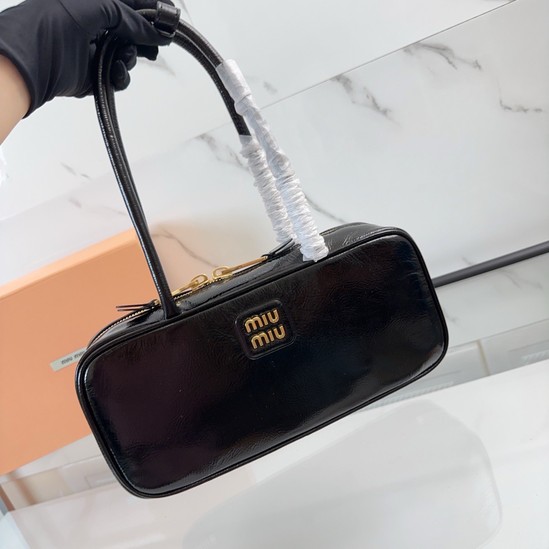 Miumiu Beau Naplak patent leather bag