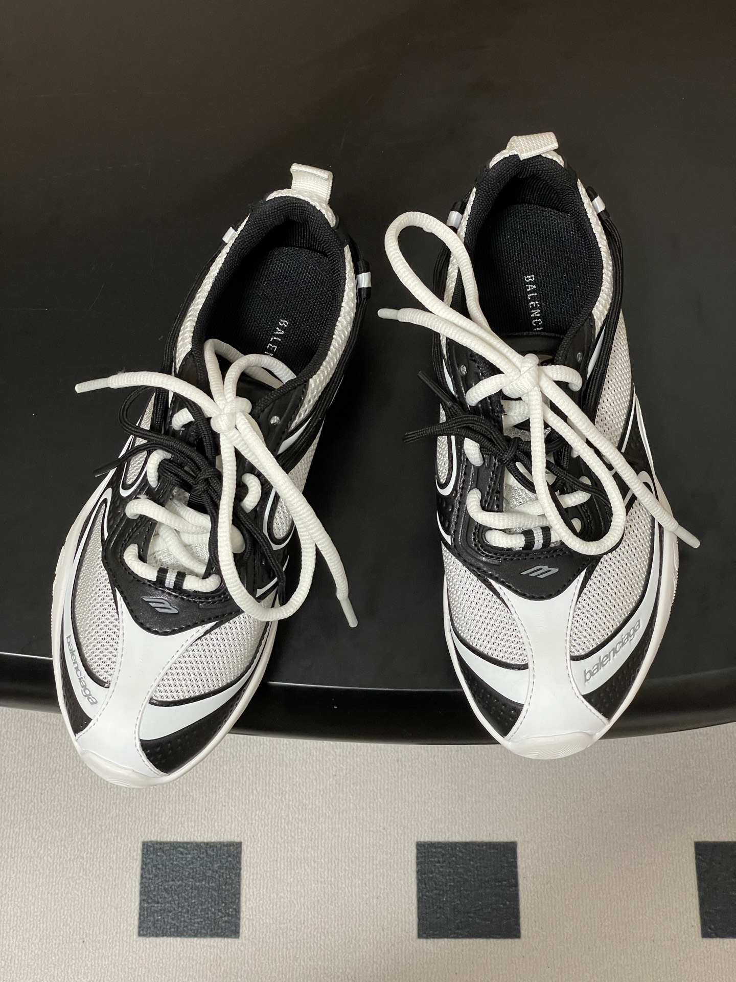 Balenciaga Unisex Radar Sneaker