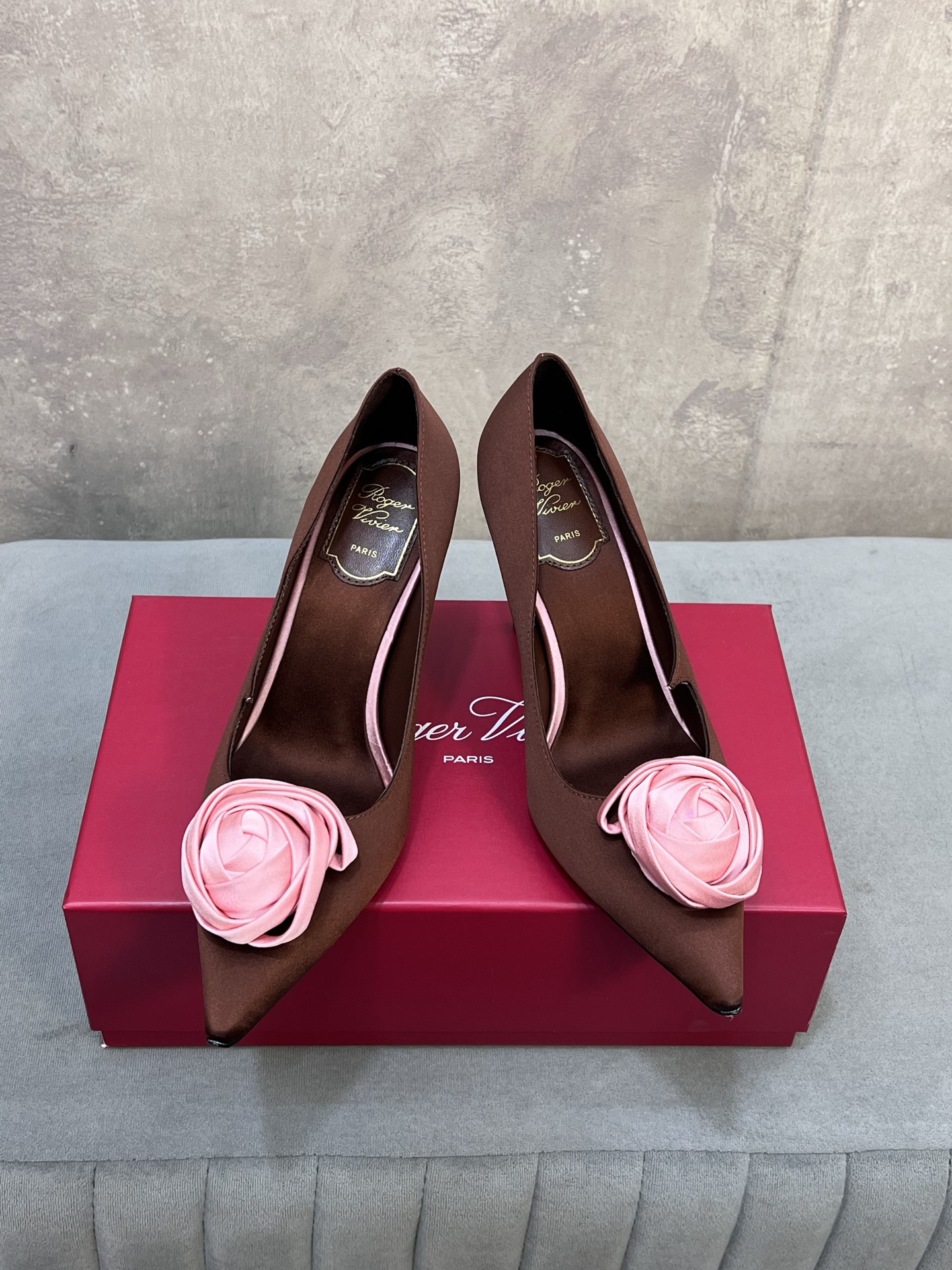 Roger Vivier Rose Vivier Lace Pump