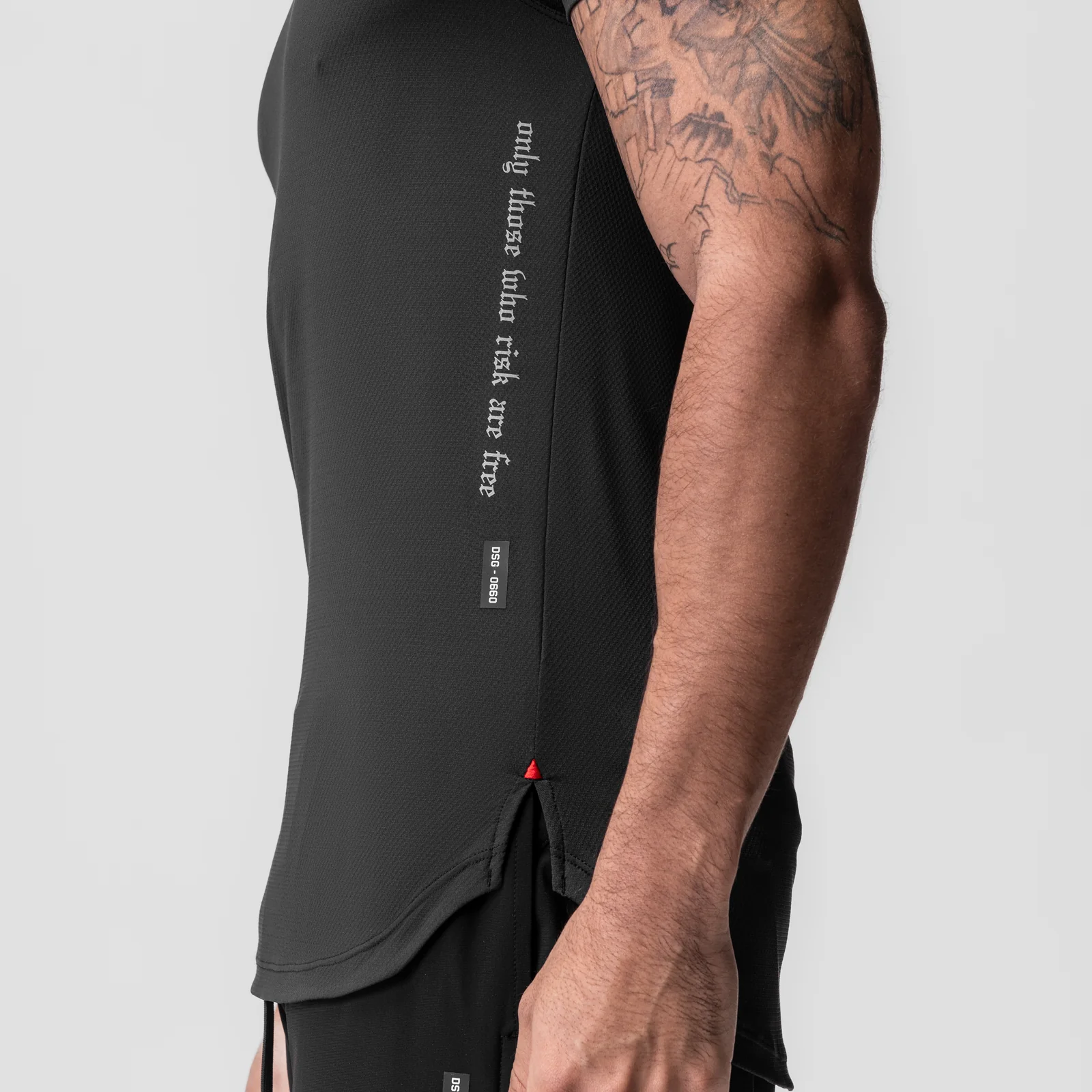0660. AeroSilver Established Tee - Black 