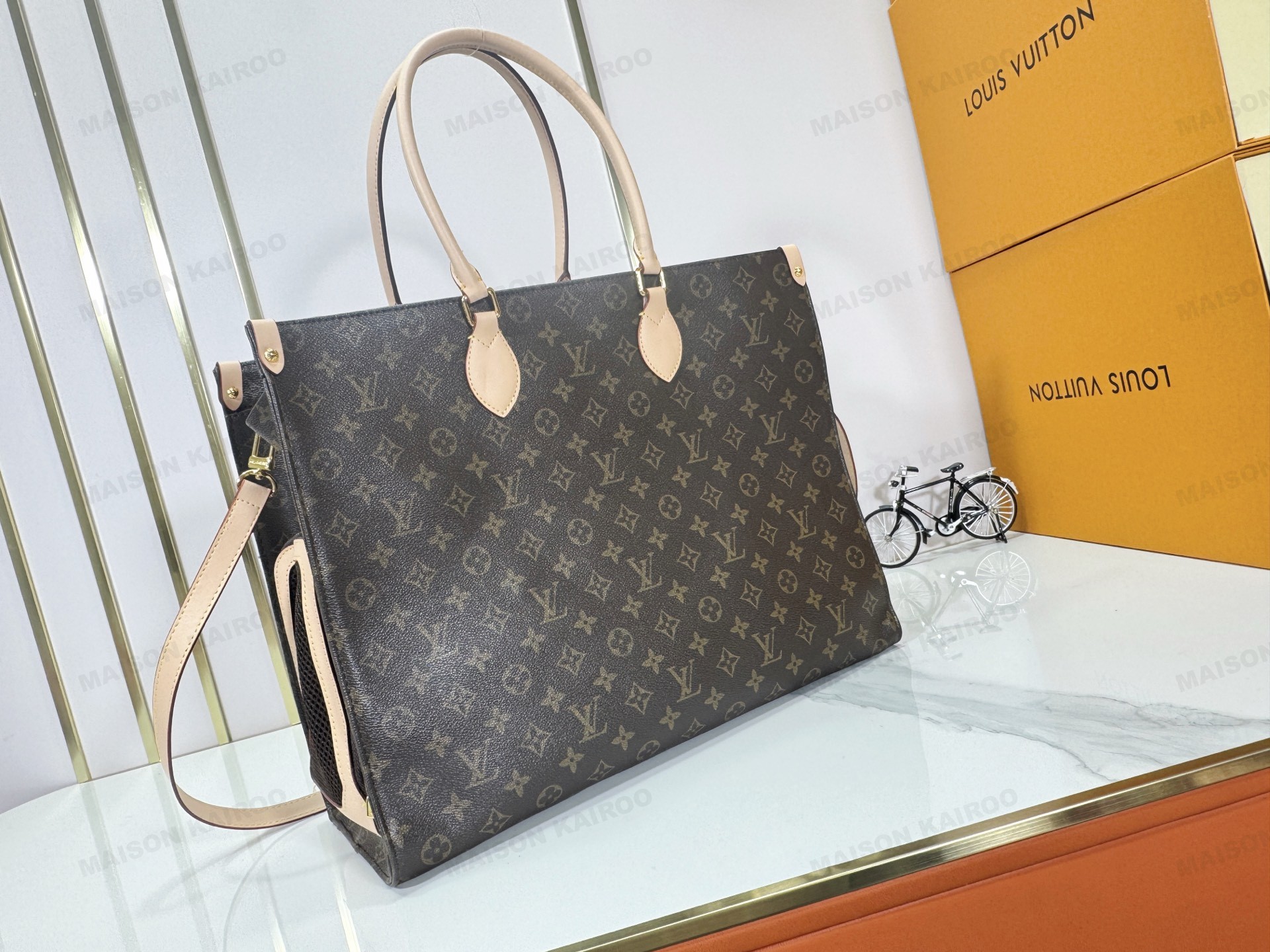 Louis Vuitton LV OnTheGo Cat Monogram Brown Canvas Top Handle Tote Travel Bag With Mesh Window - KAIROO