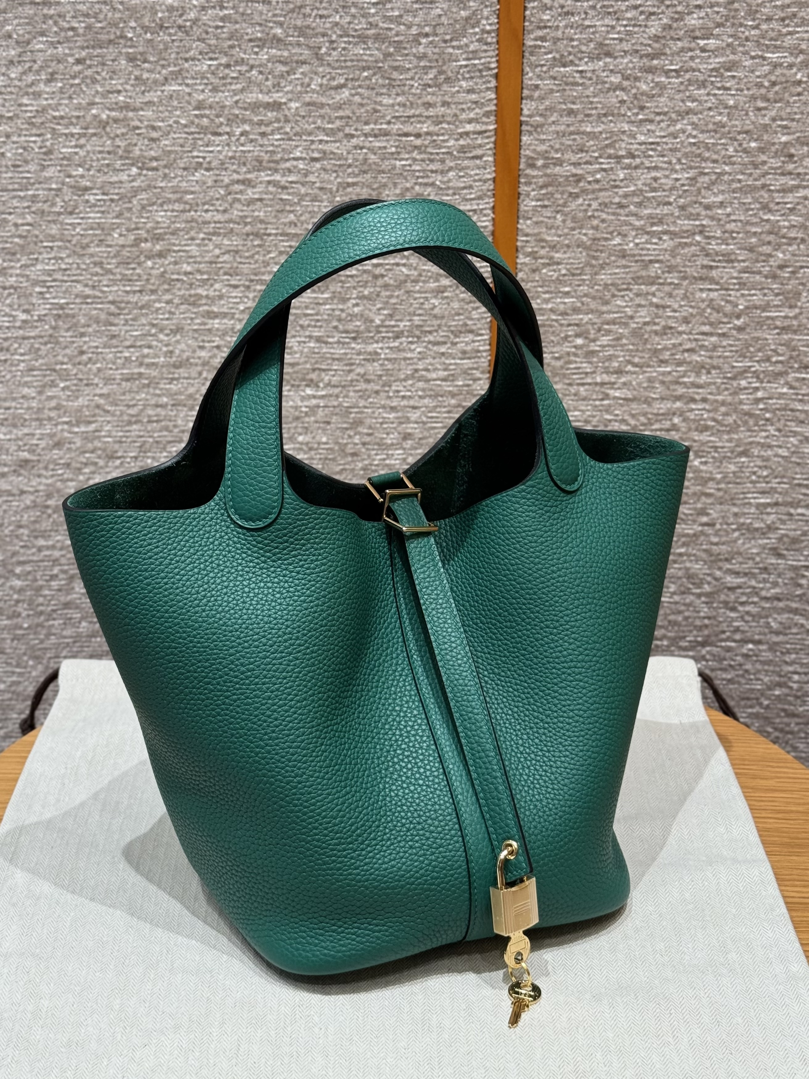 Hermes Vert Vertigo Clemence Picotin 22