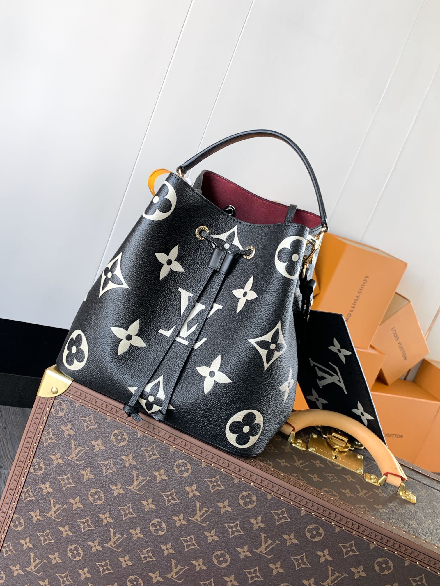 M45497 NéoNoé bucket bag MM in Bicolor Monogram Empreinte leather