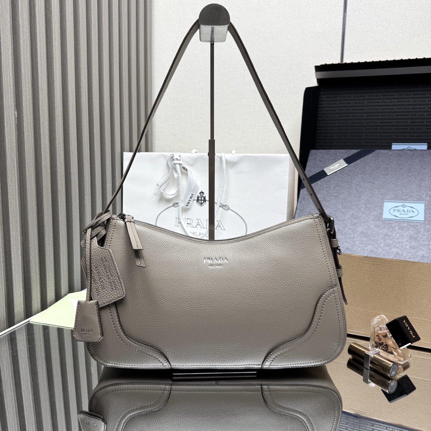 Prada Aimèe large leather shoulder bag-Grey 1BC280