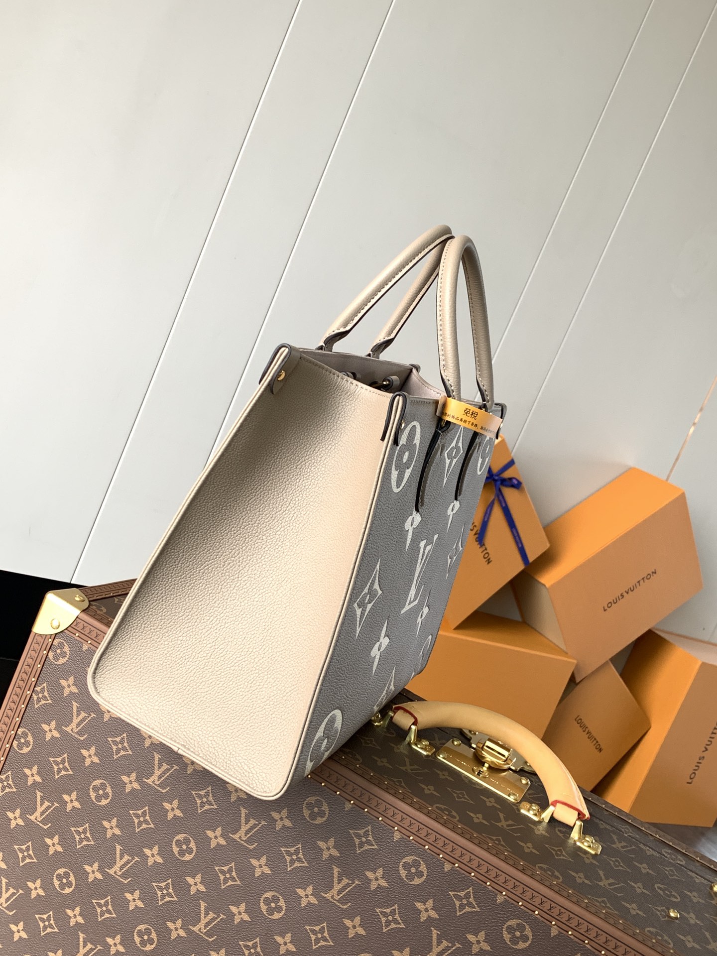 M45494 LV OnTheGo PM Bag Tote In Tourterelle  Bicolor Monogram Empreinte Leather