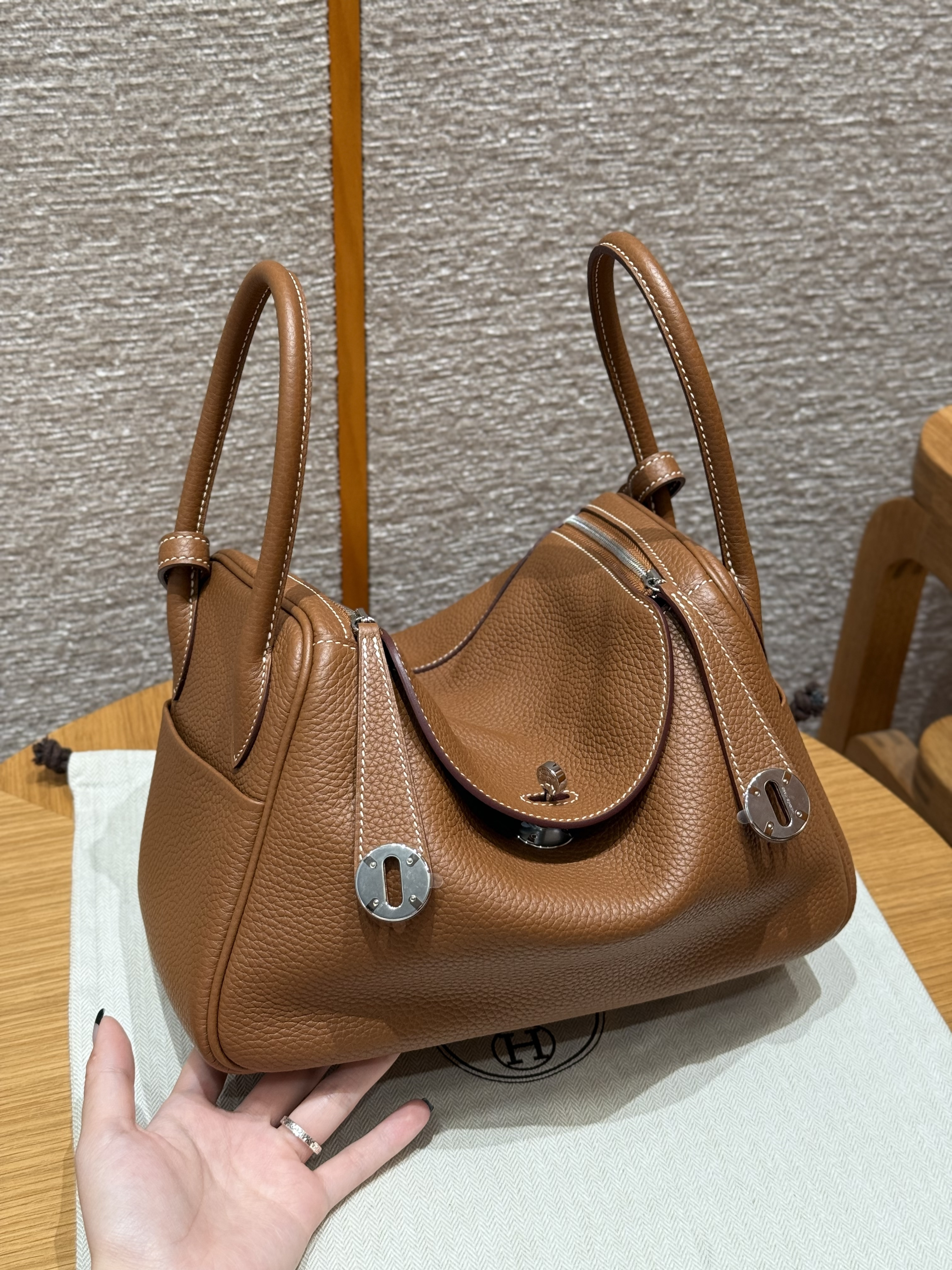 Hermes Gold Clemence Lindy 26
