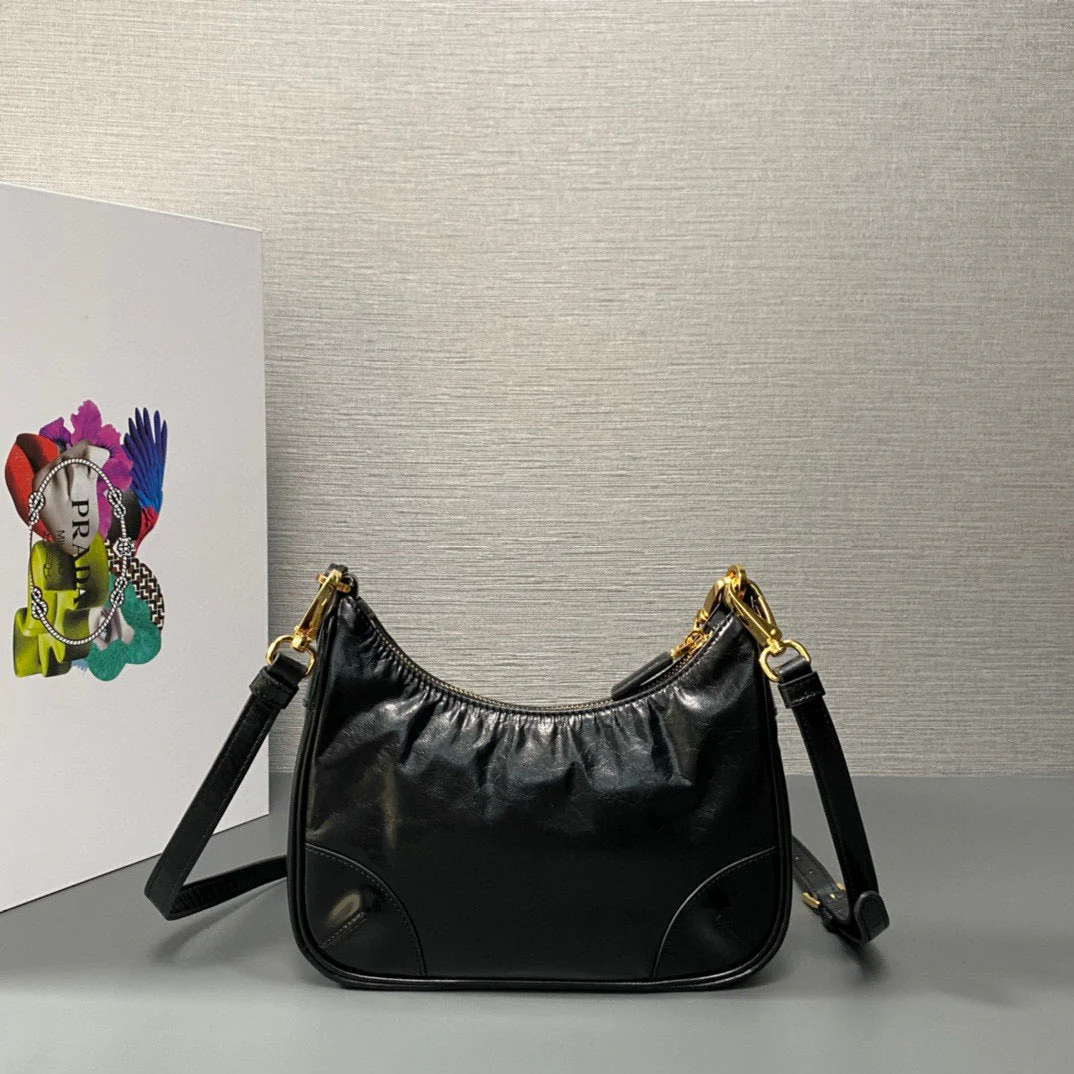 Prada hobo bag 22cm re-edition 2005 black calfskin