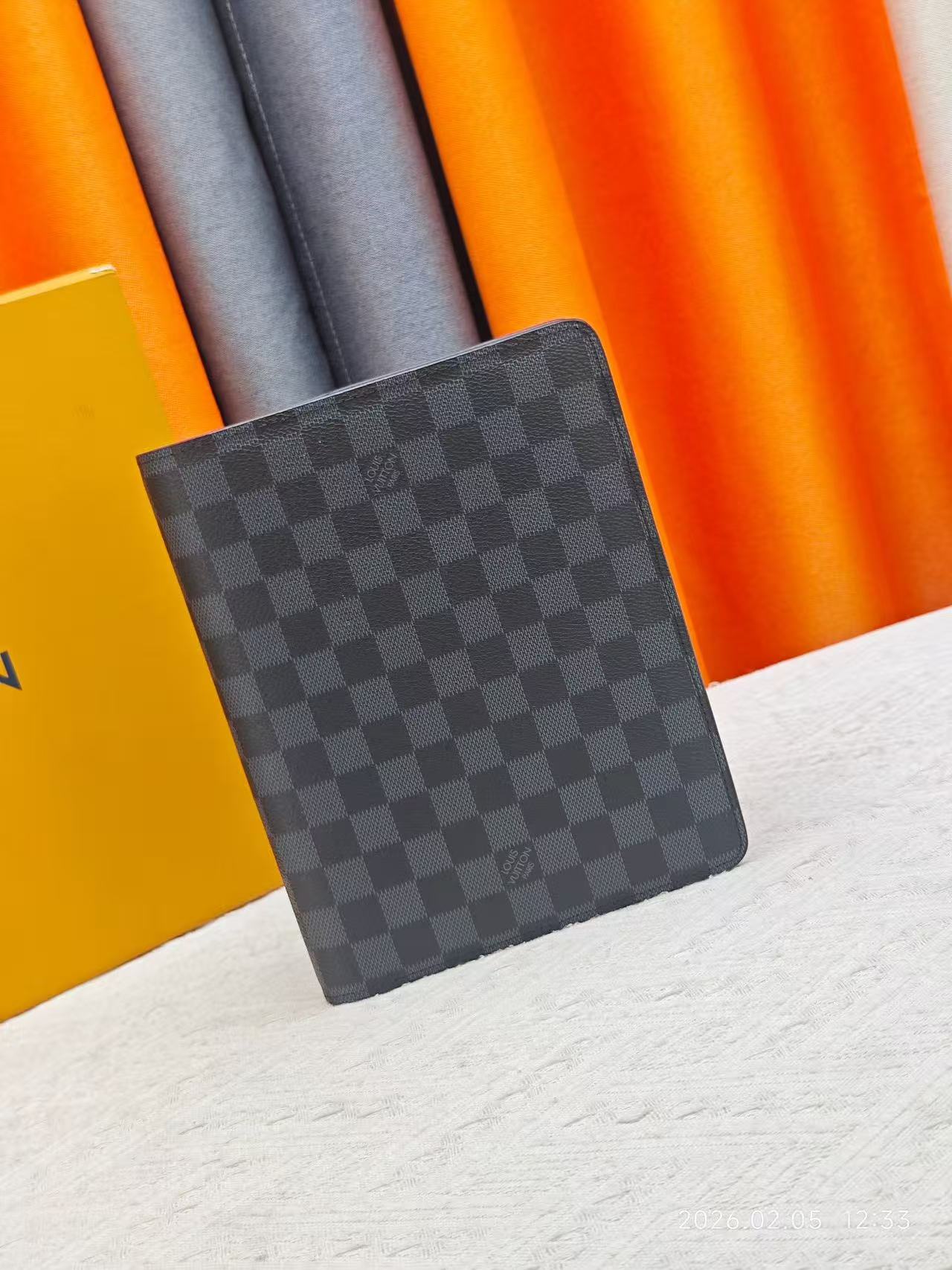 Louis VuittonLV new oversized check holder Wallets