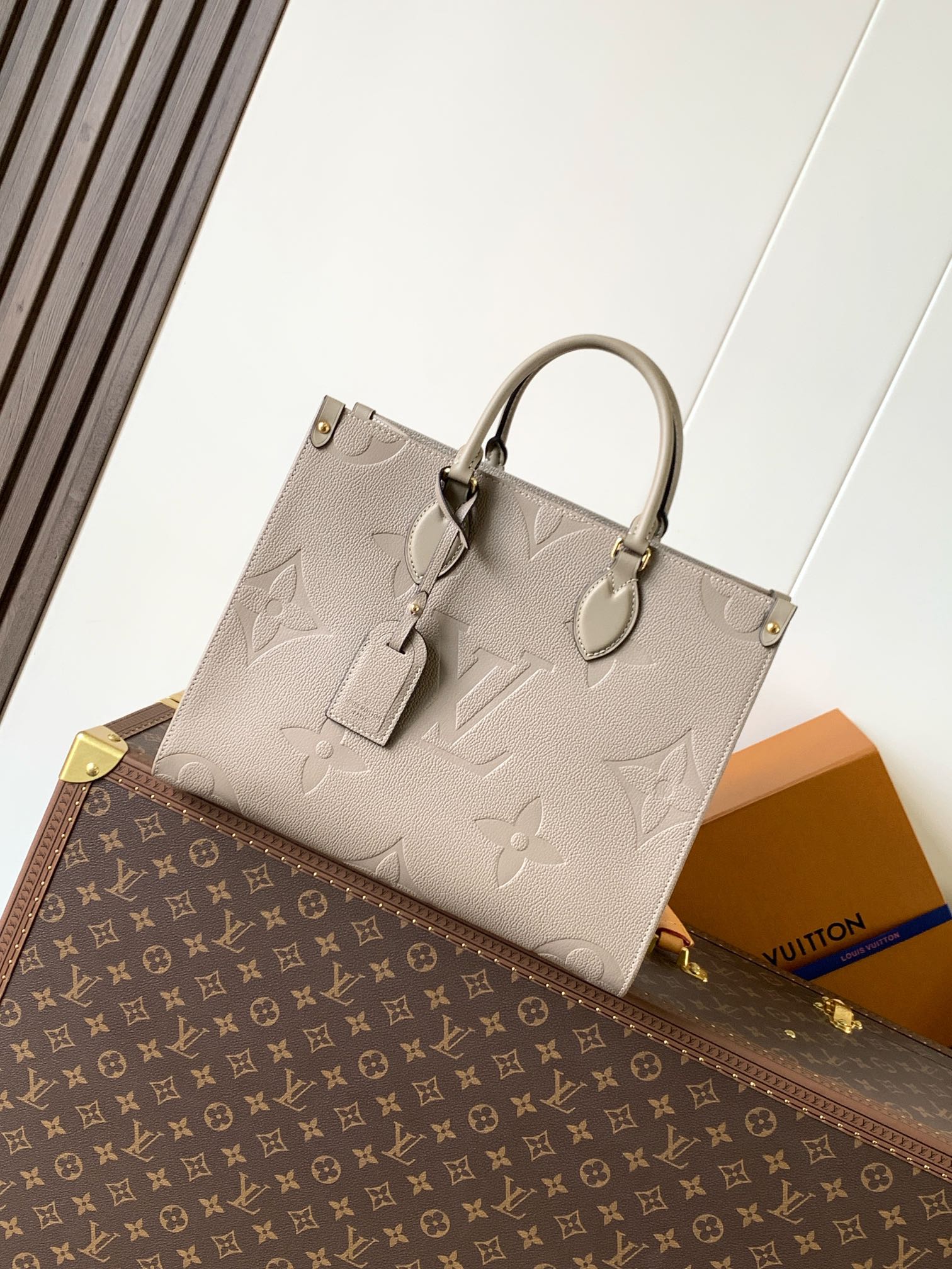 M45607 LV OnTheGo PM Bag Tote In Tourterelle Monogram Empreinte