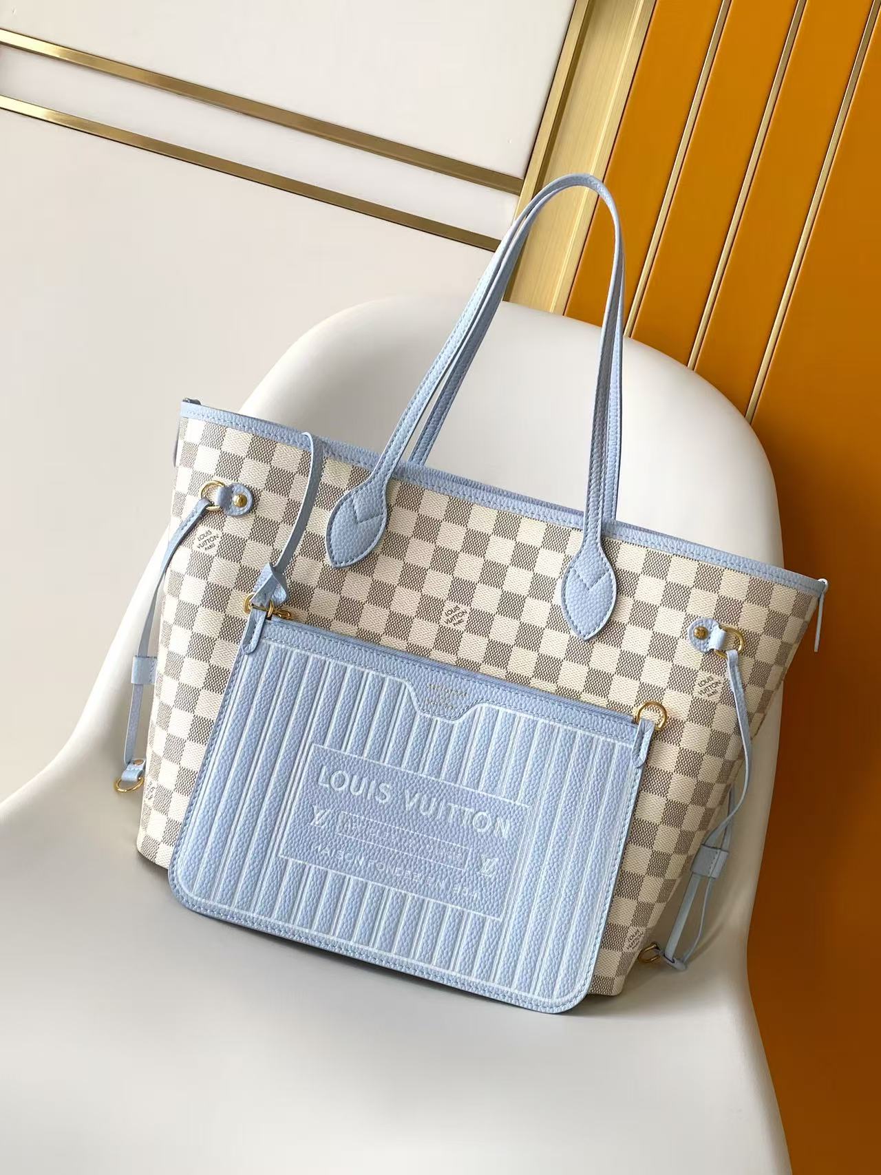 Louis Vuitton Neverfull Bandouli è re Inside Out BB handbag