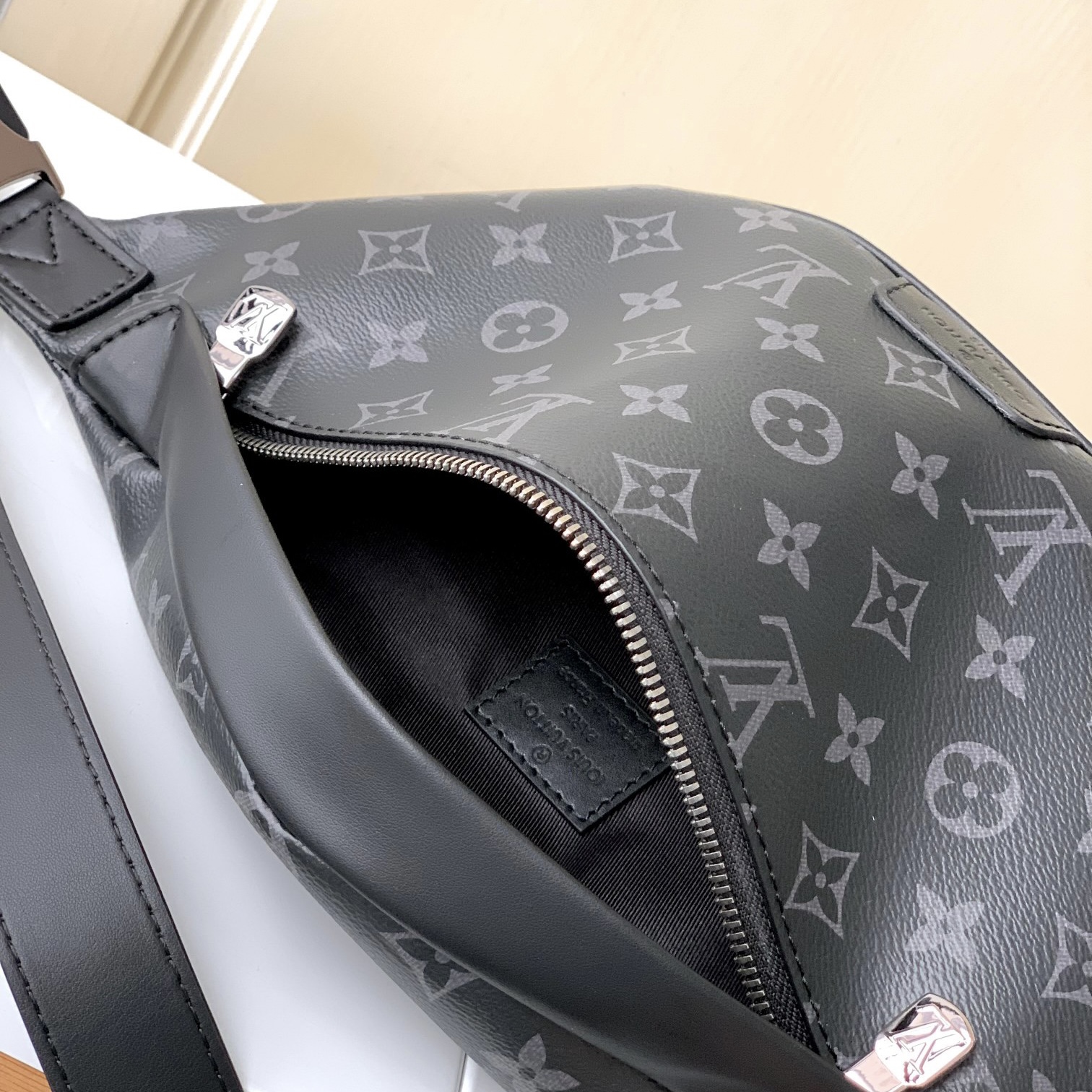 Louis Vuitton LV Discovery Bumbag PM