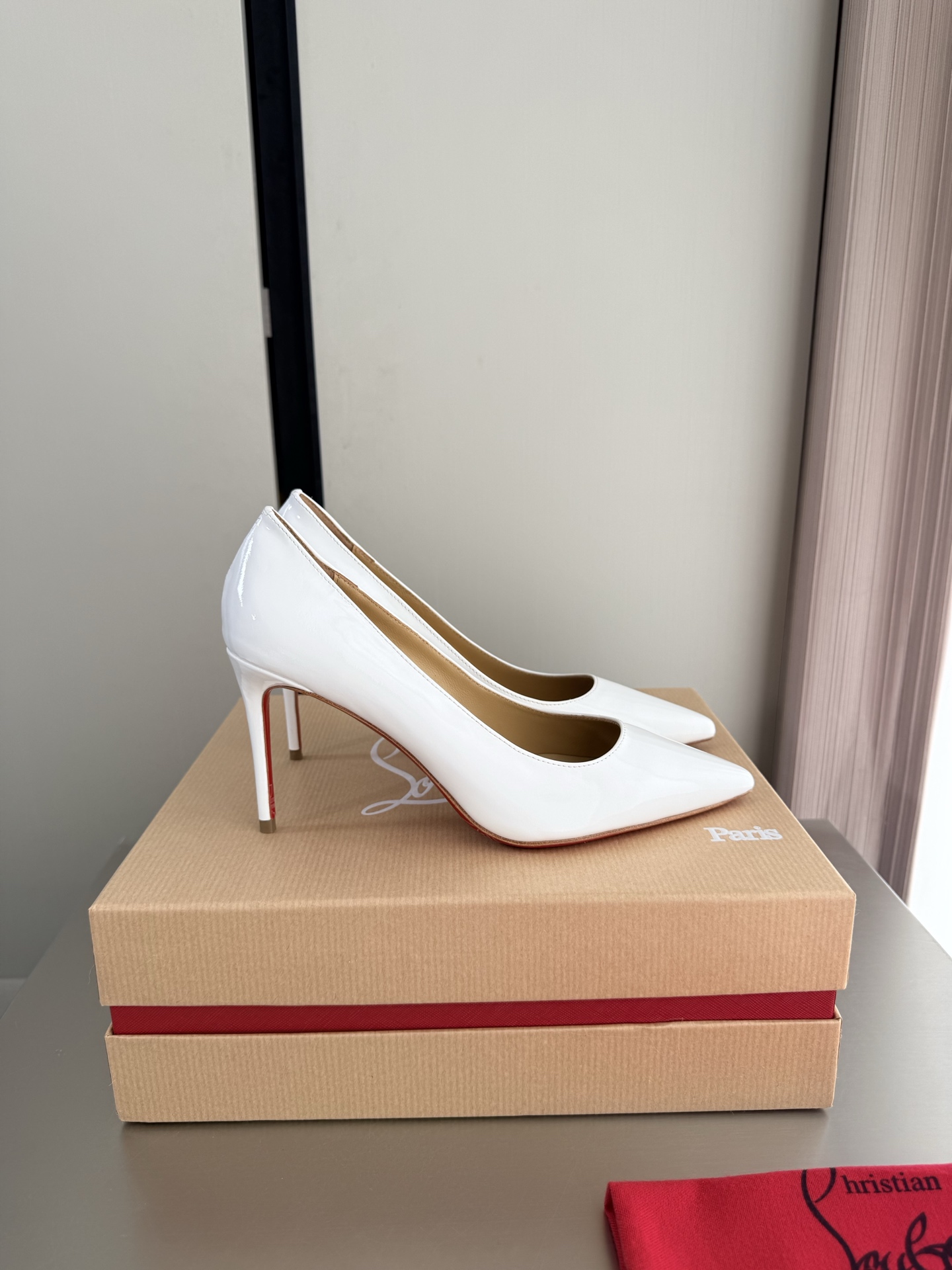 Christian Louboutin shiny leather Pump