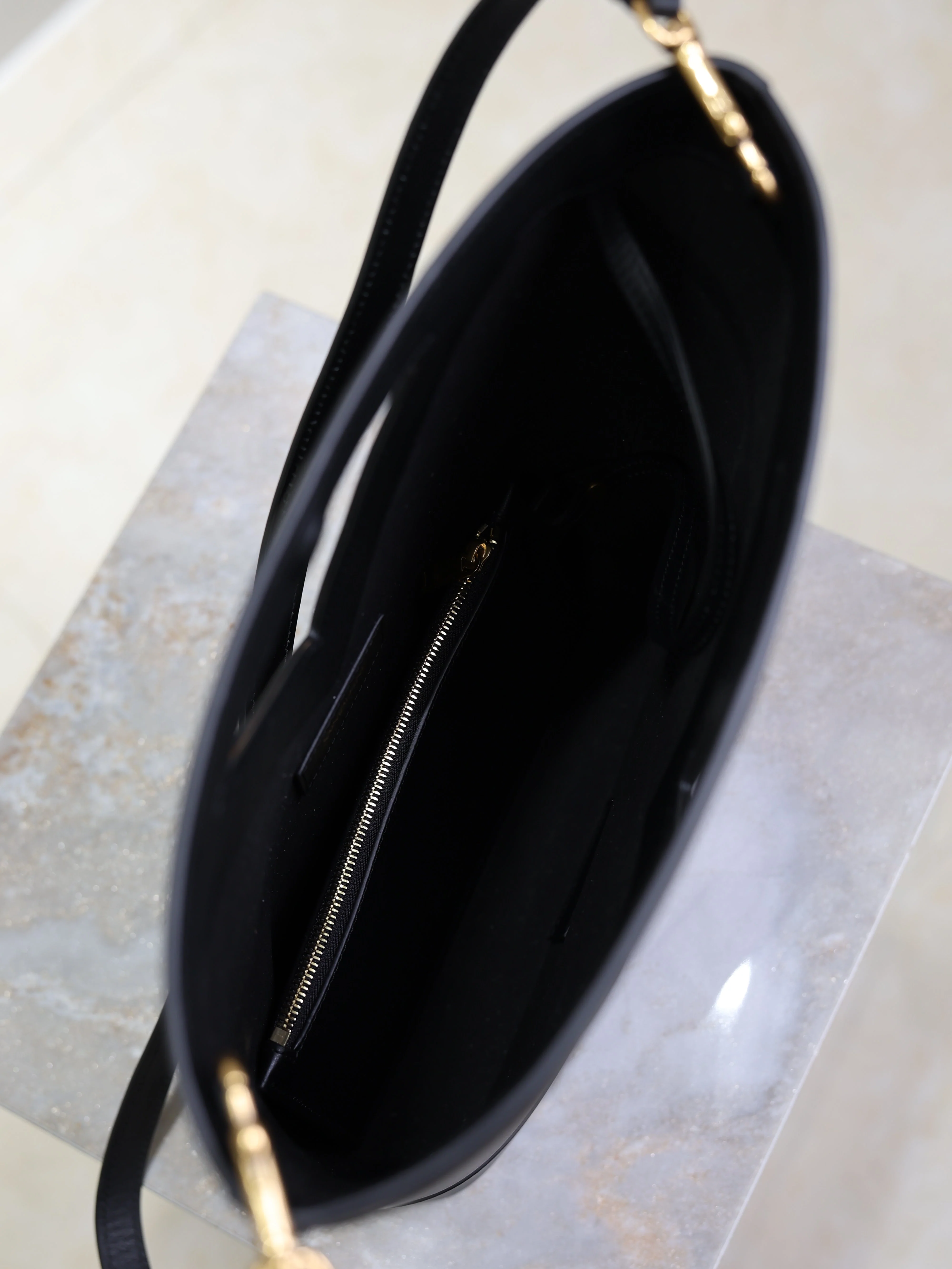 Saint Laurent YSLSmall Bucket 23cm Black Leather