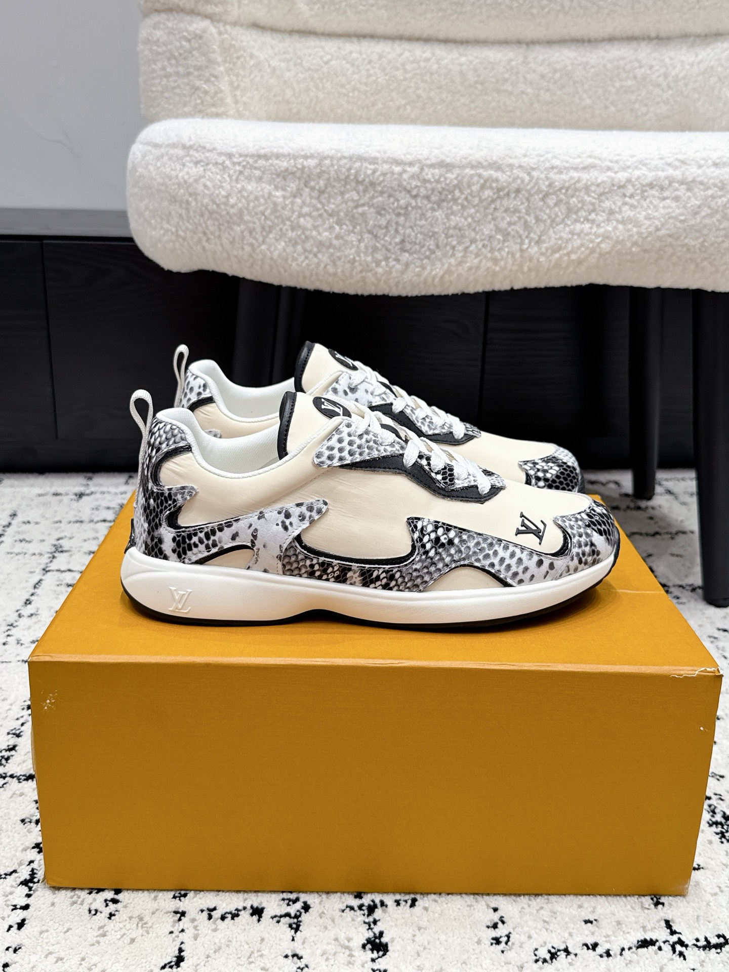Louis Vuitton Men's LV Drop 300 Sneaker