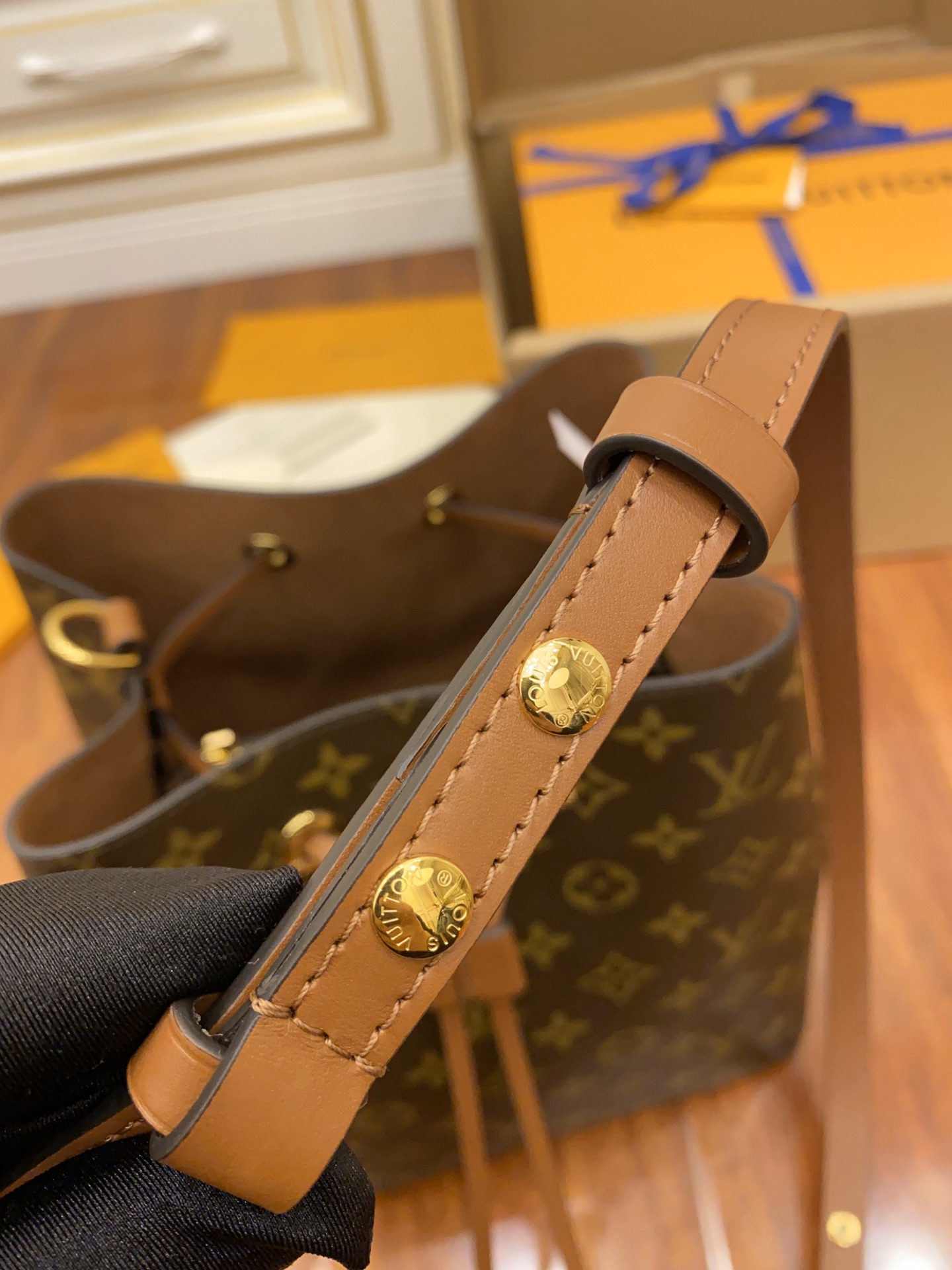 Louis Vuitton LV NeoNoe MM M44887