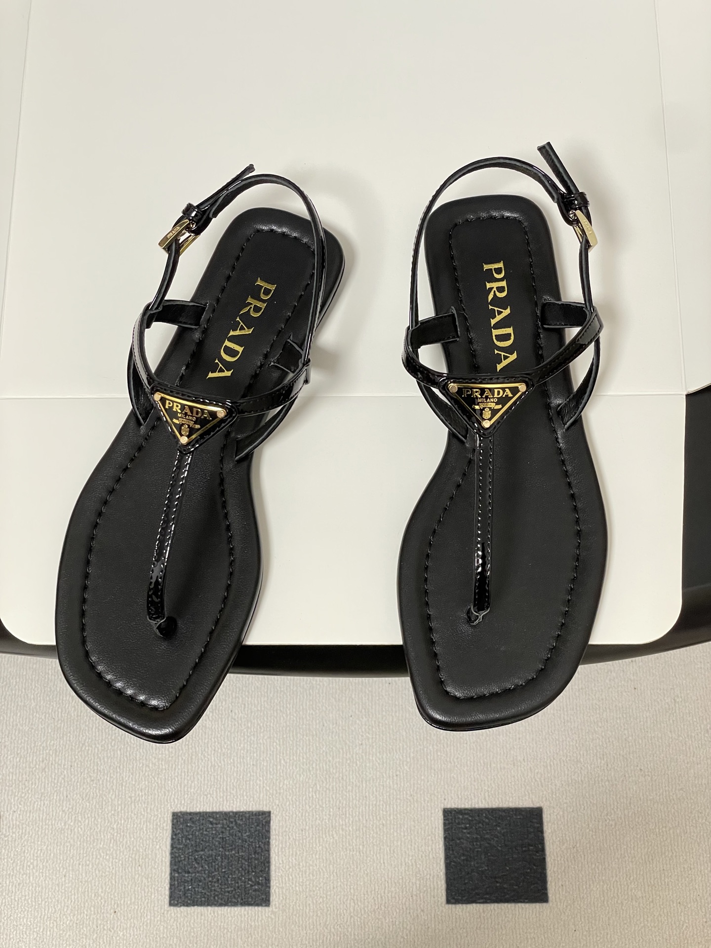 Prada leather Flip-Flops in Black