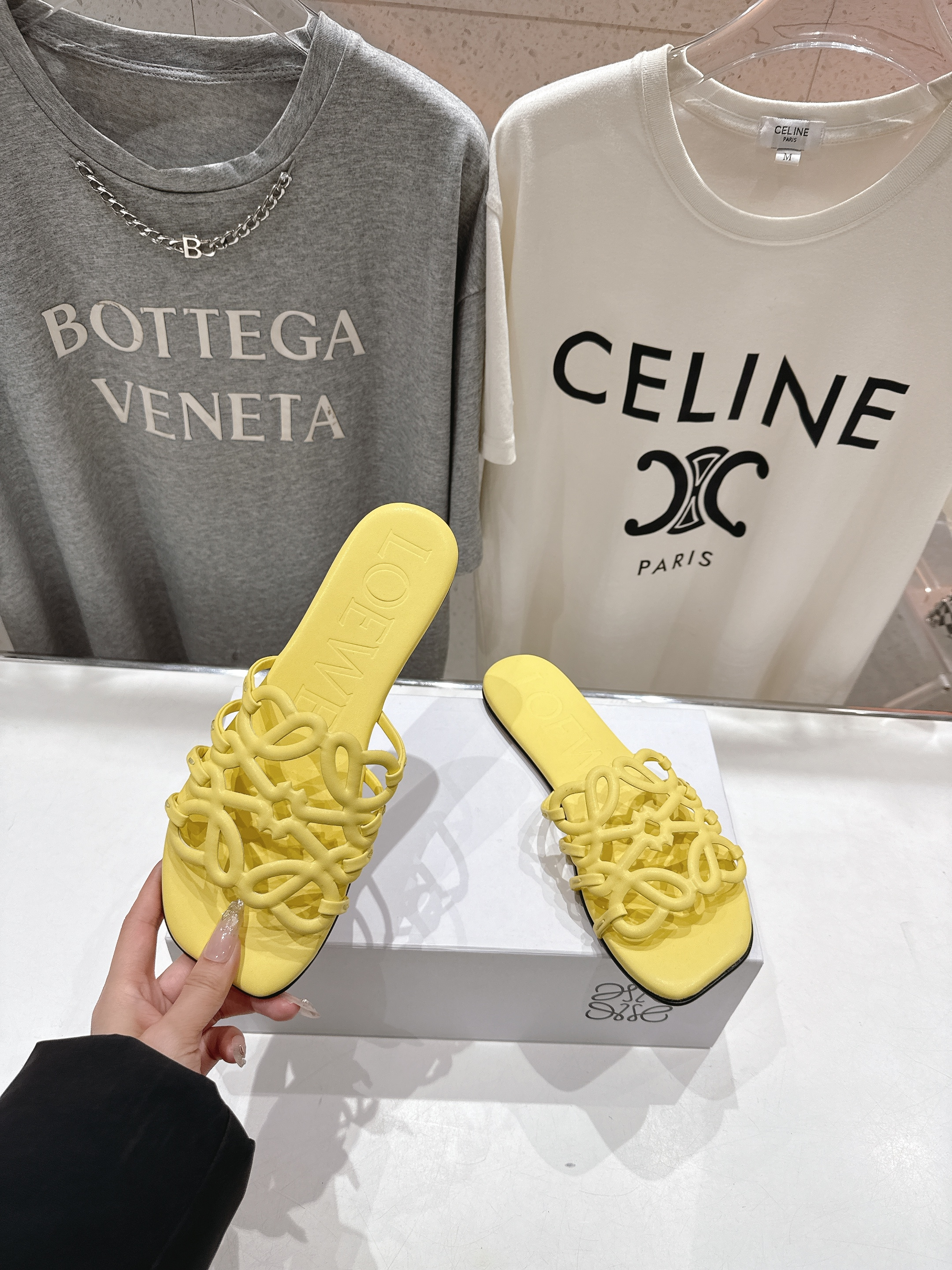 Loewe Paula's Ibiza Yellow Woven Raffia Leather Anagram Basket Tote Bag & Open Toe Flat Sandals Basket Set - KAIROO
