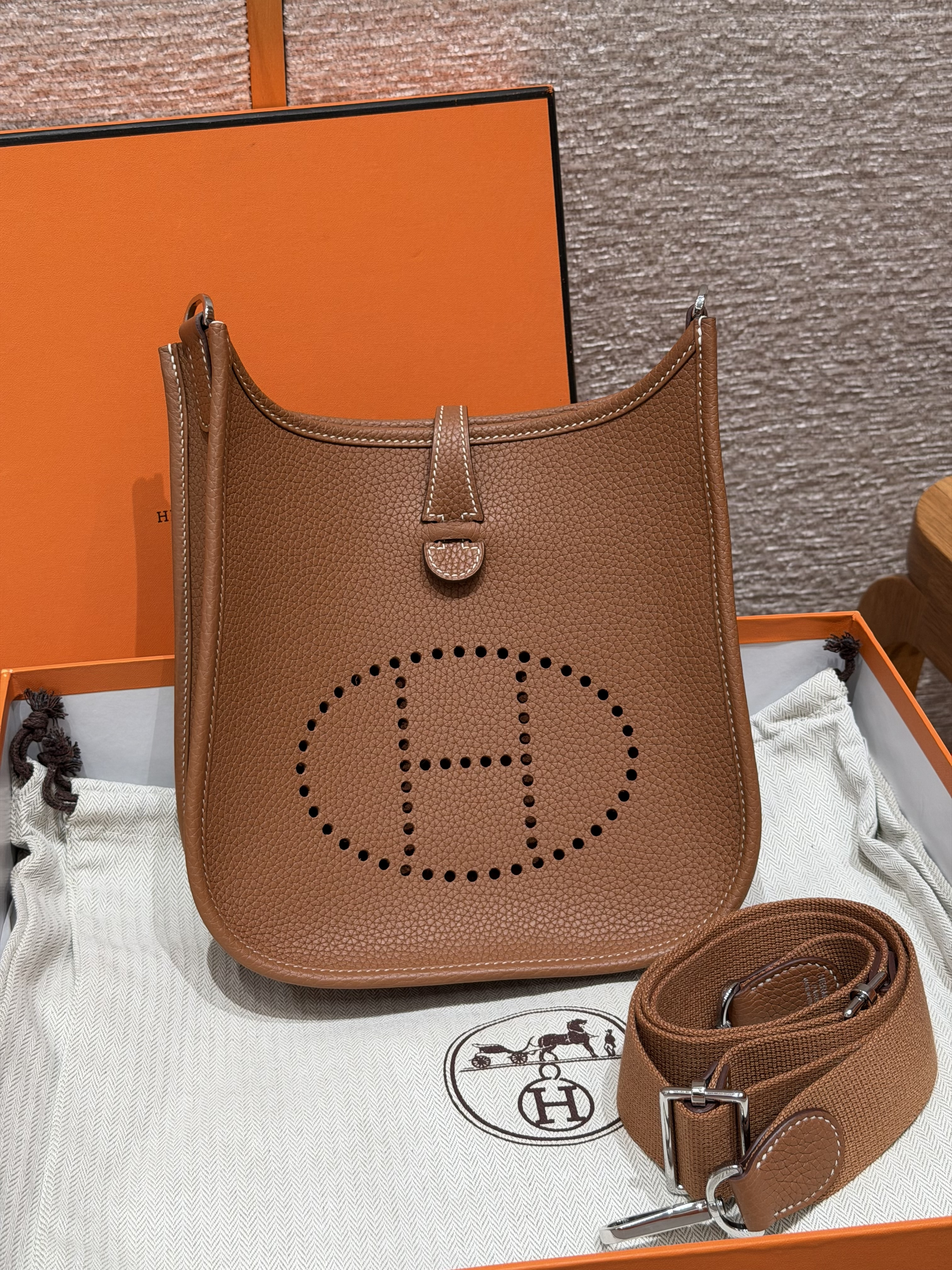 Hermes Gold Clemence Small Evelyne 23 III