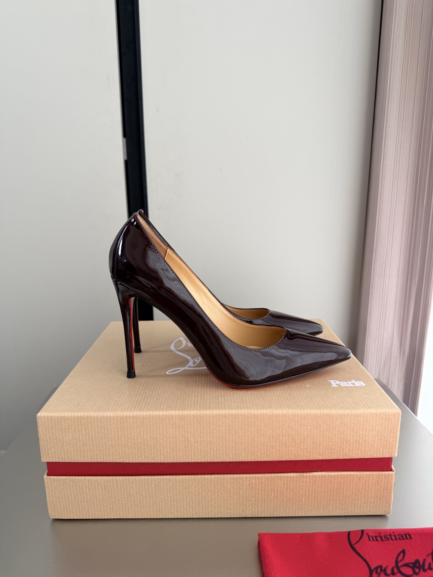Christian Louboutin shiny leather Pump
