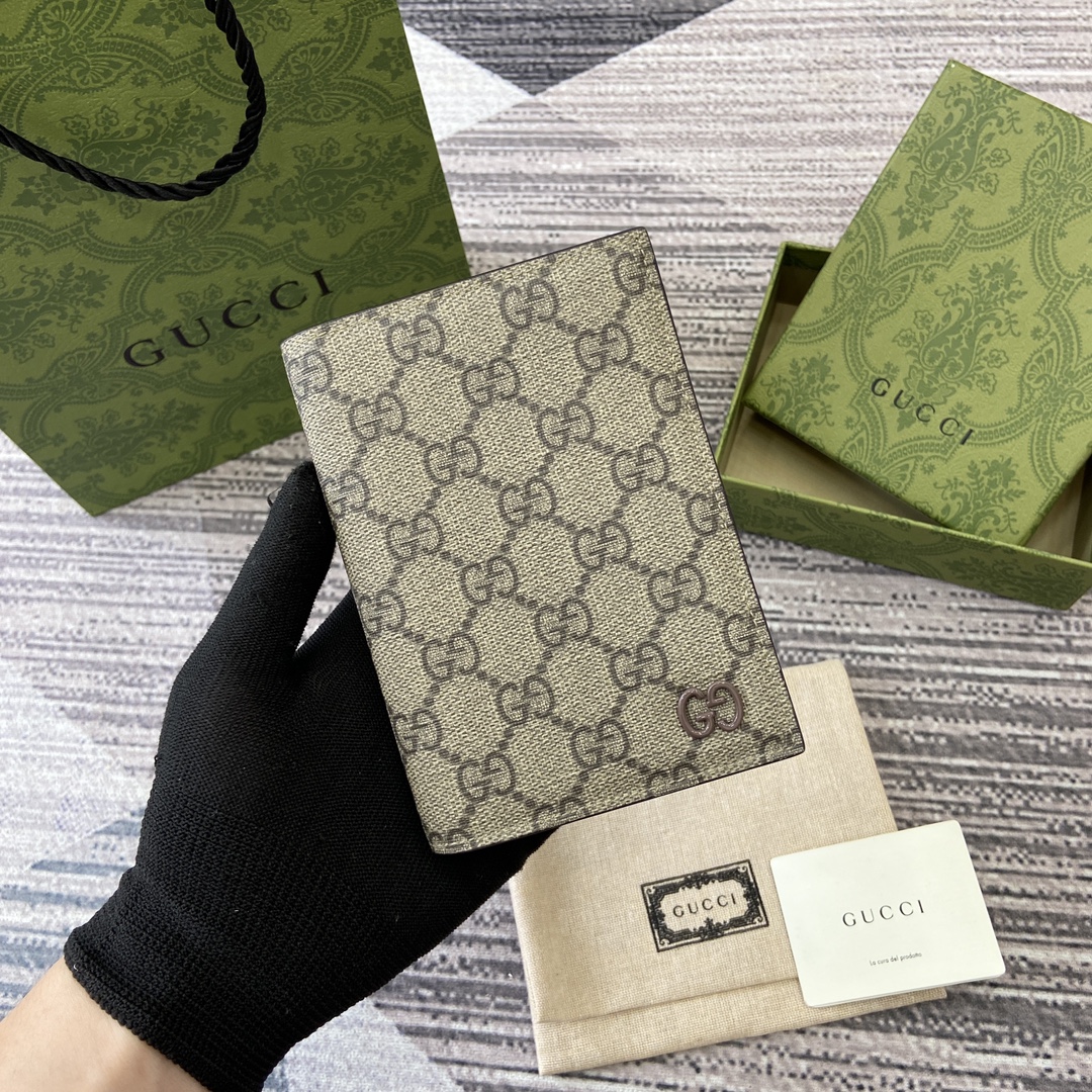 Gucci Grey interior GG passport case 795229